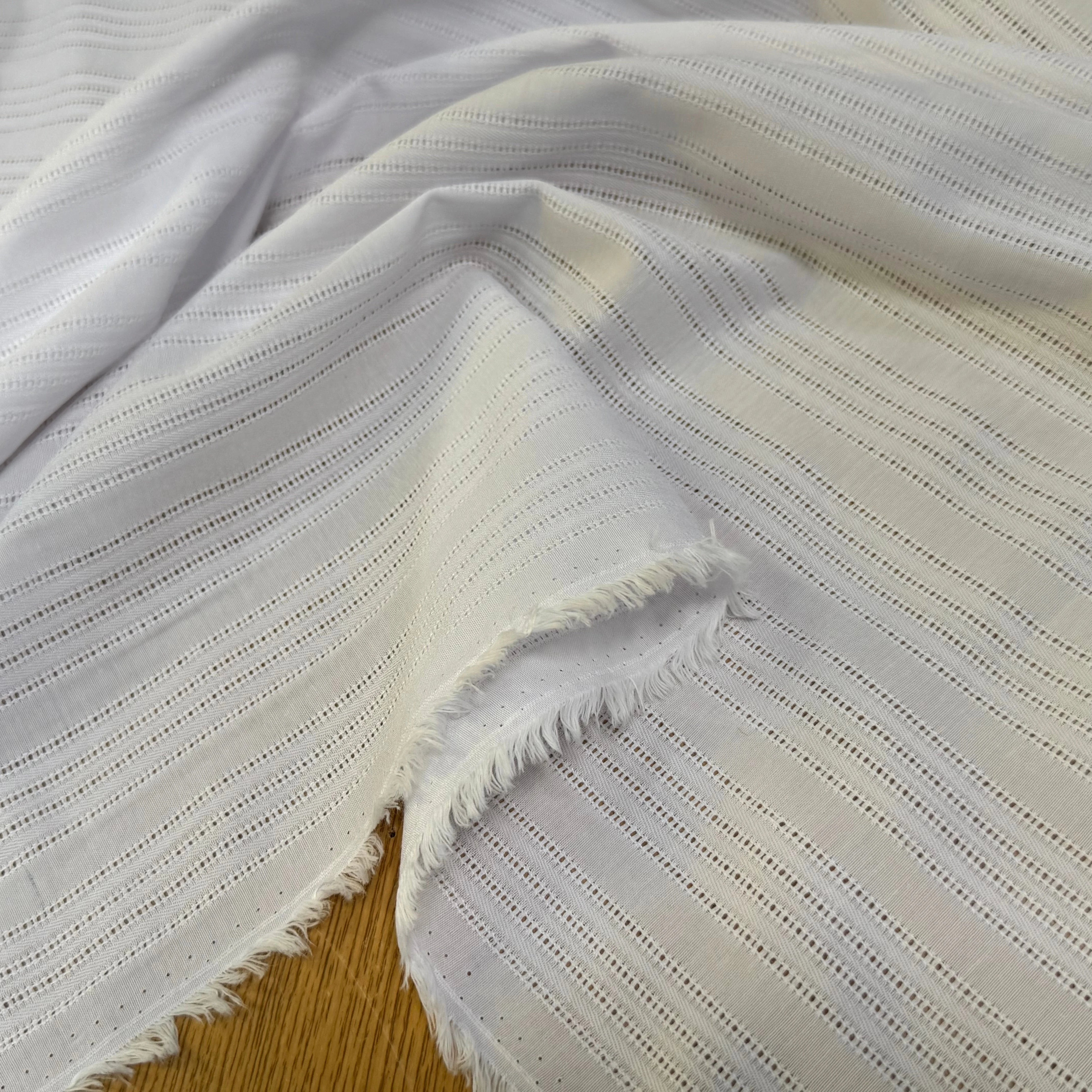 COTON BRODÉ MAGNIFIQUE BLANC - My Little Coupon