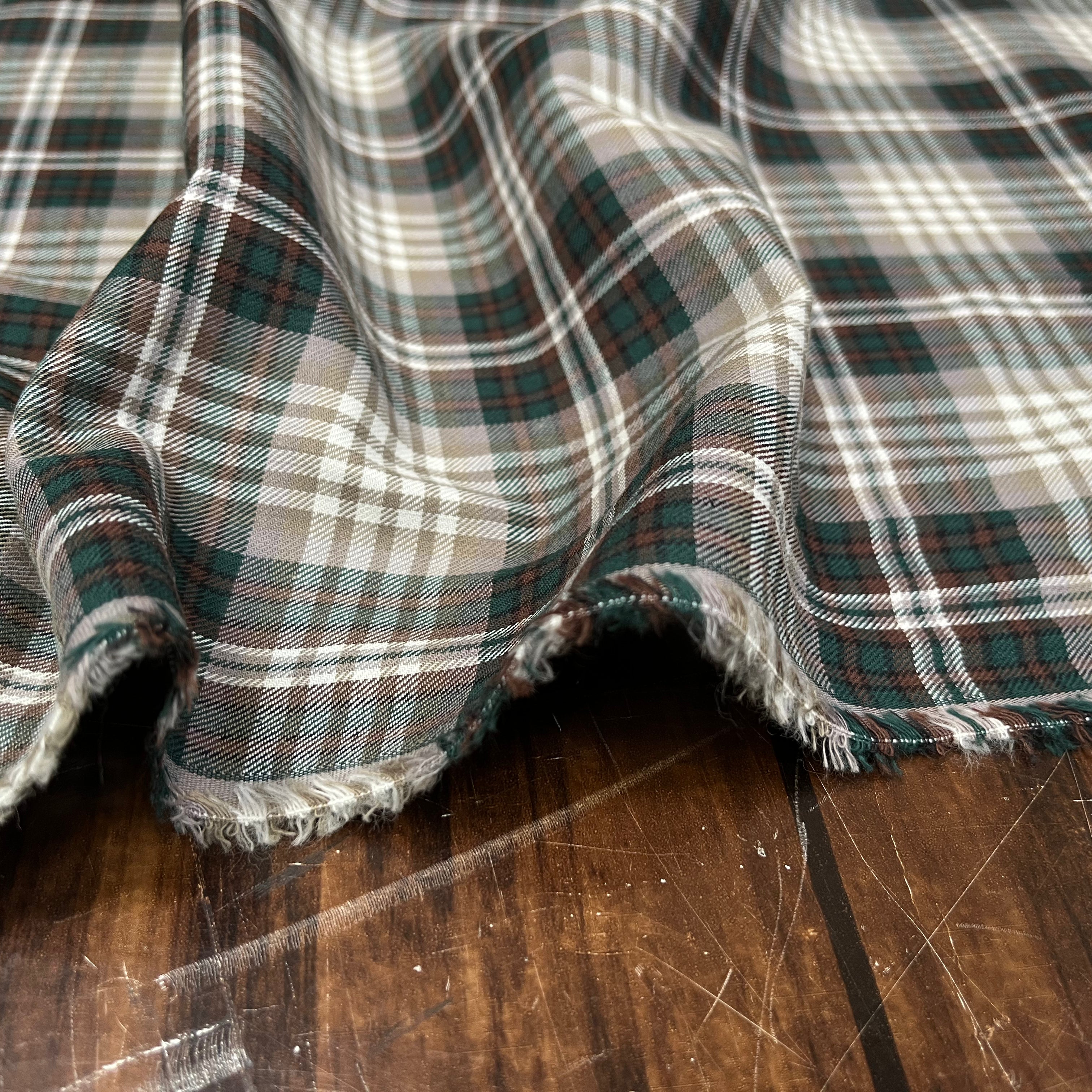 COTON DUVETEUX CARREAUX MUTICLORE TOUCHE DE VERT ANGLAIS - My Little Coupon