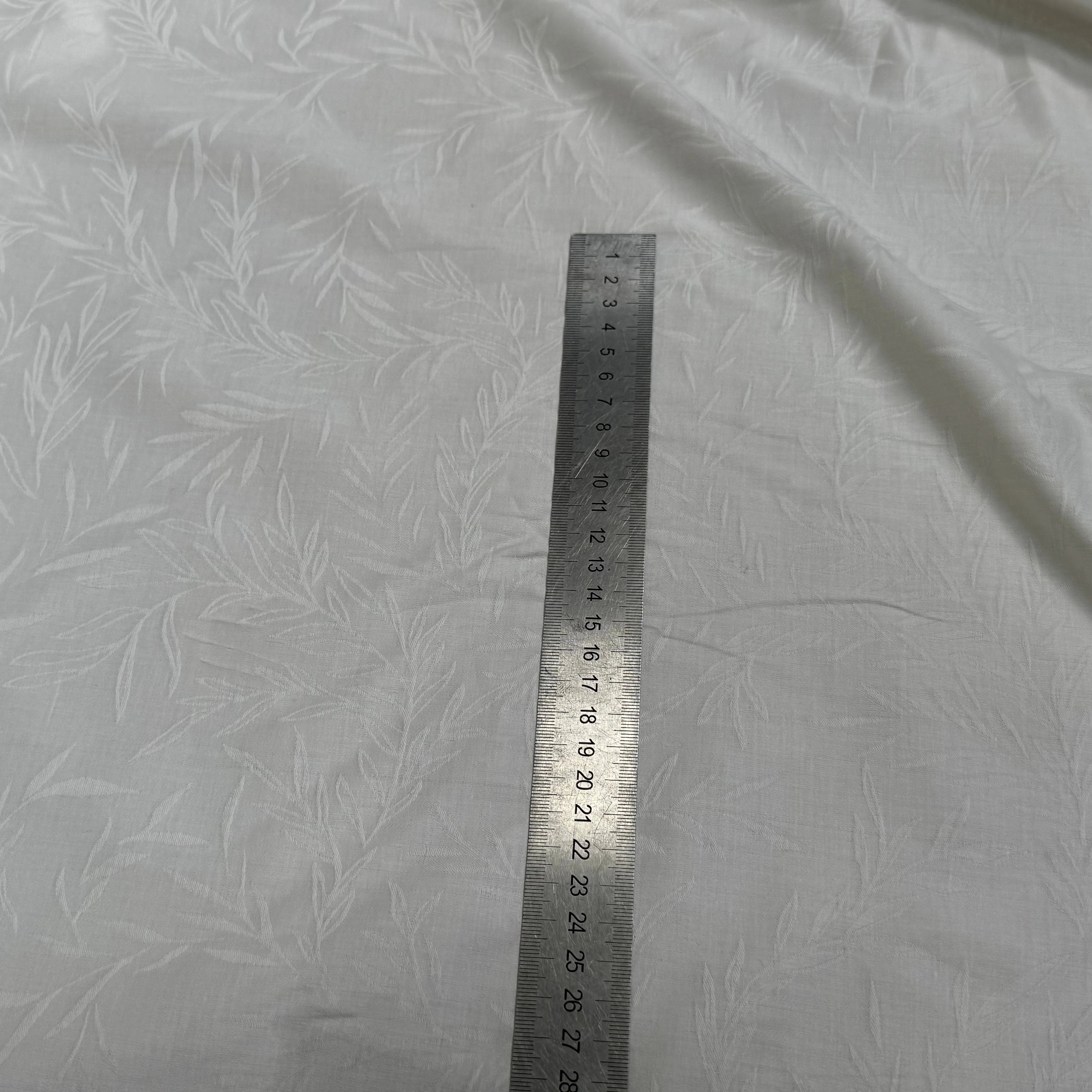 COTON JACQUARD DAMASSÉ BLANC CASSÉ MOTIFS FLORAUX 280 DE LAIZE SOFT TOUCHÉ - My Little Coupon