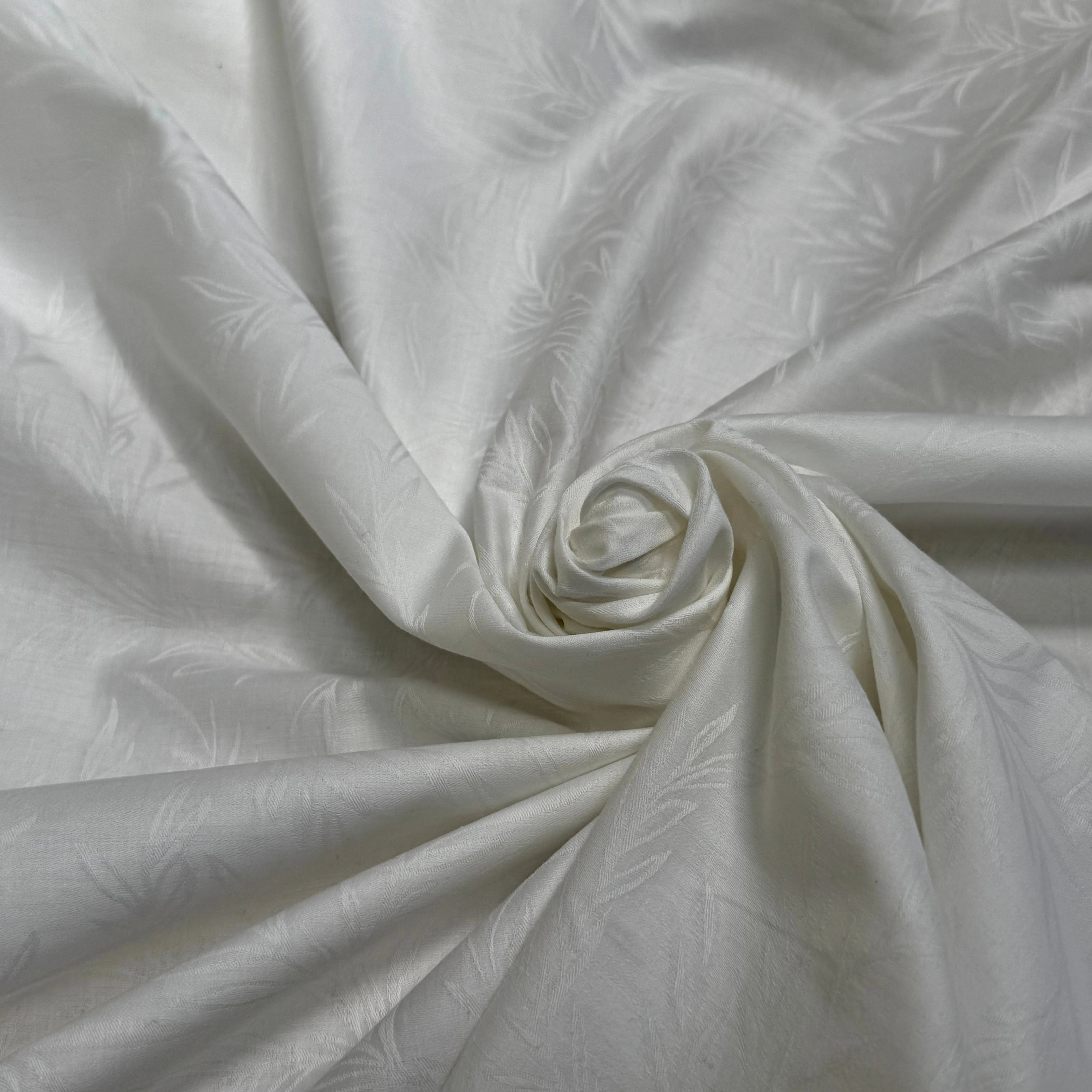 COTON JACQUARD DAMASSÉ BLANC CASSÉ MOTIFS FLORAUX 280 DE LAIZE SOFT TOUCHÉ - My Little Coupon