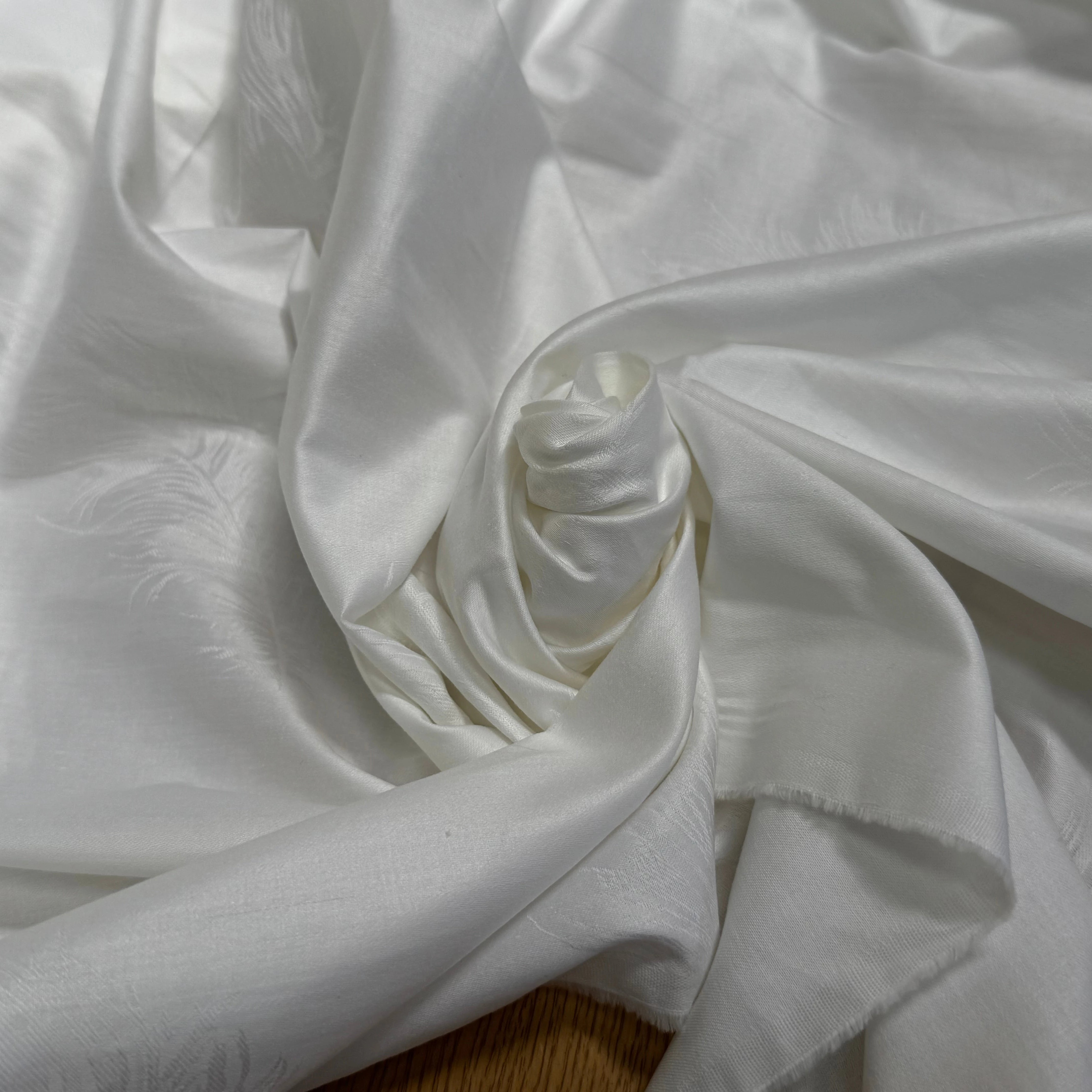 COTON JACQUARD DAMASSÉ BLANC MOTIFS PLUMES 280 DE LAIZE SOFT TOUCHÉ LÉGÈREMENT SATINÉ - My Little Coupon