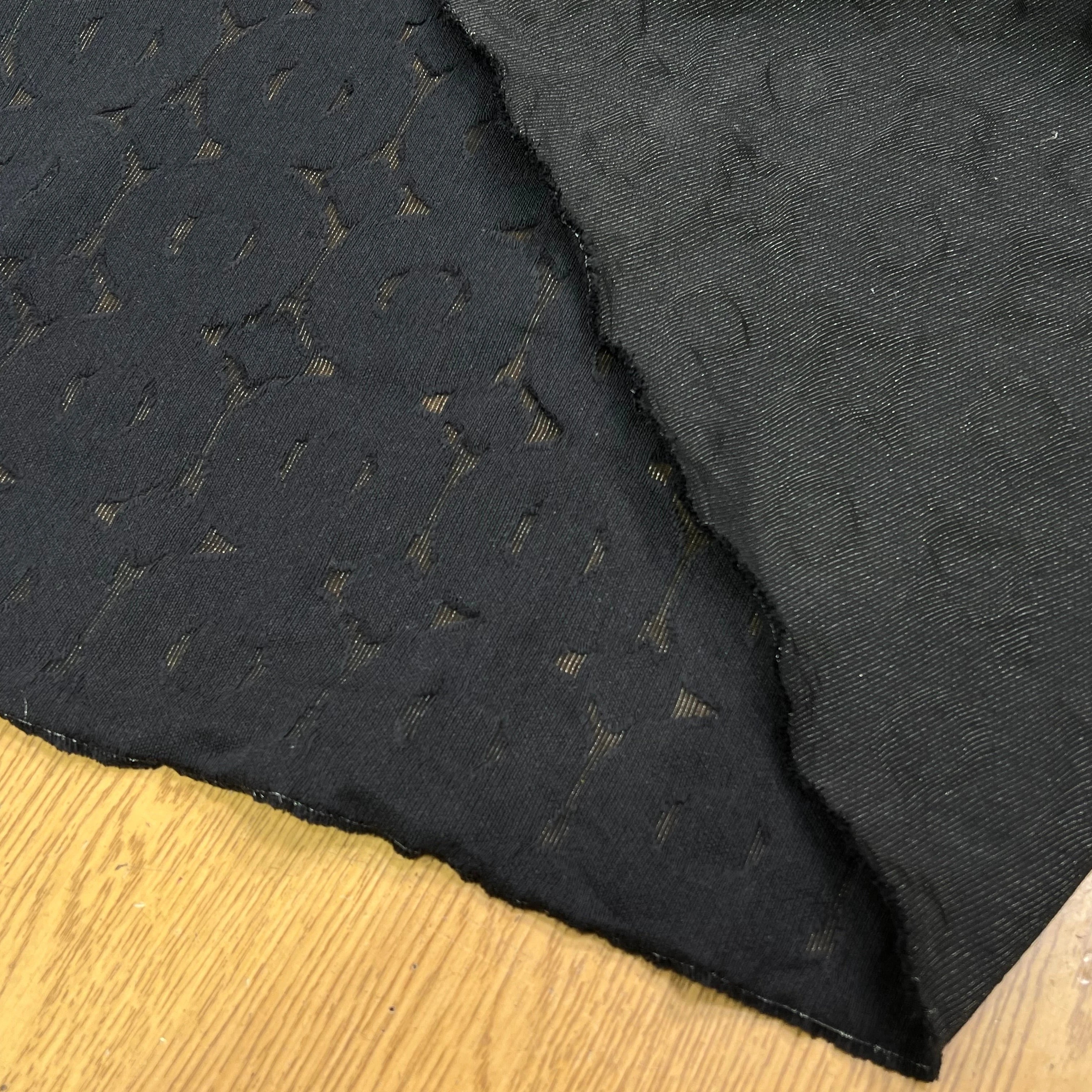 COTON JACQUARD DÉVORÉE NOIR CICULAIRE VISCOSE 5% MÉTAL - My Little Coupon