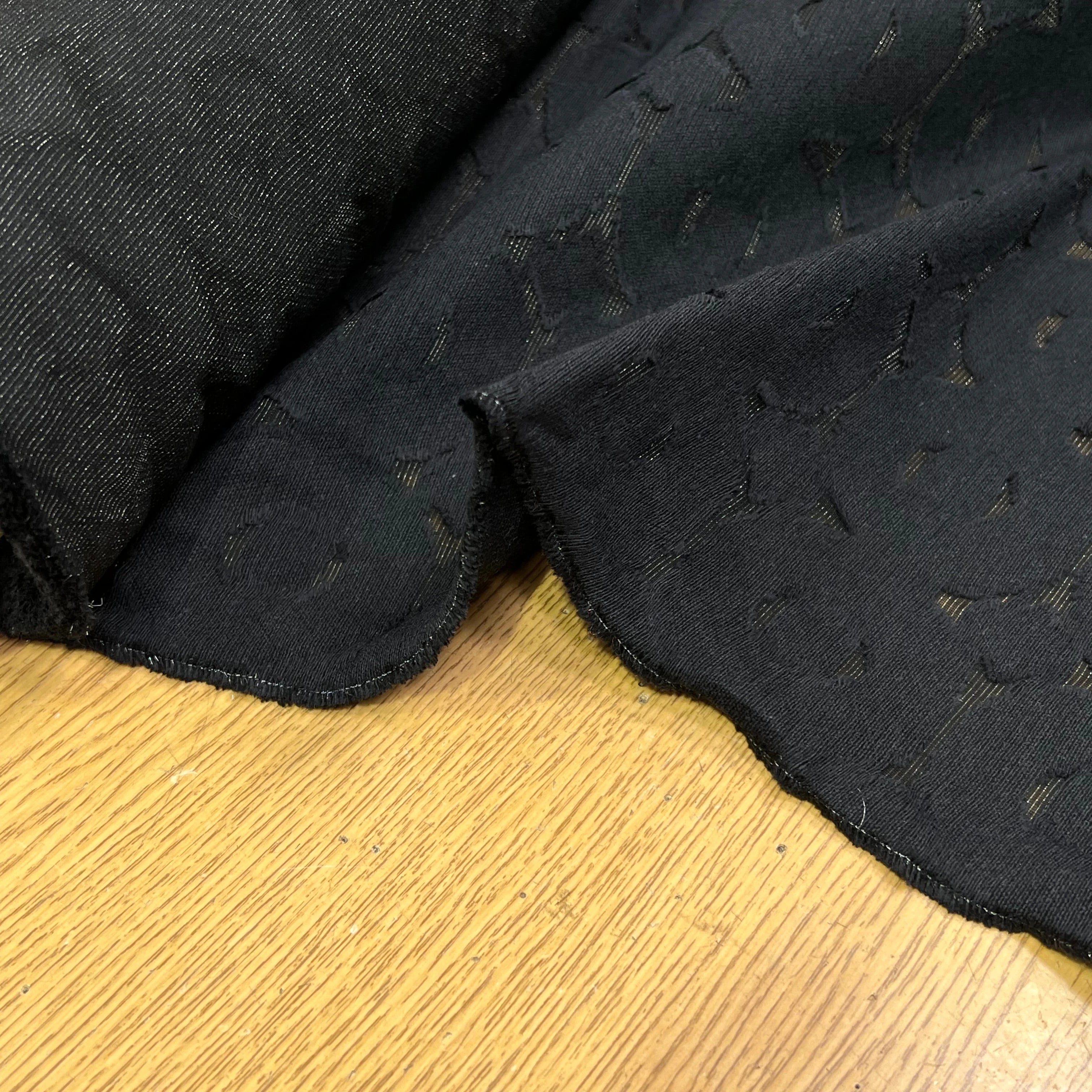 COTON JACQUARD DÉVORÉE NOIR CICULAIRE VISCOSE 5% MÉTAL - My Little Coupon