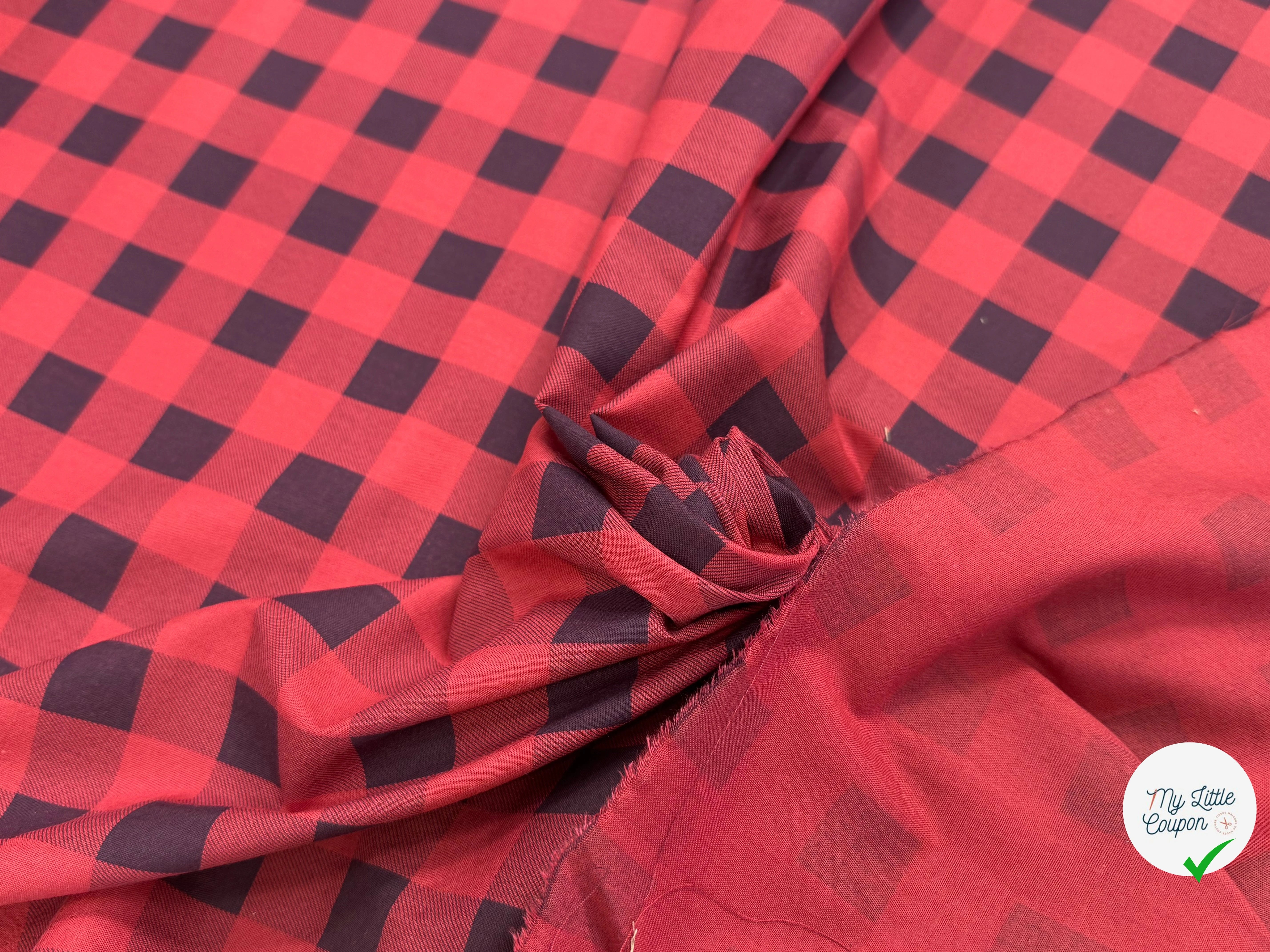 COTON LEGREMENT GRATTÉ À CARREAUX ROUGE ET NOIR ANTHRACITE 90% COTON - My Little Coupon