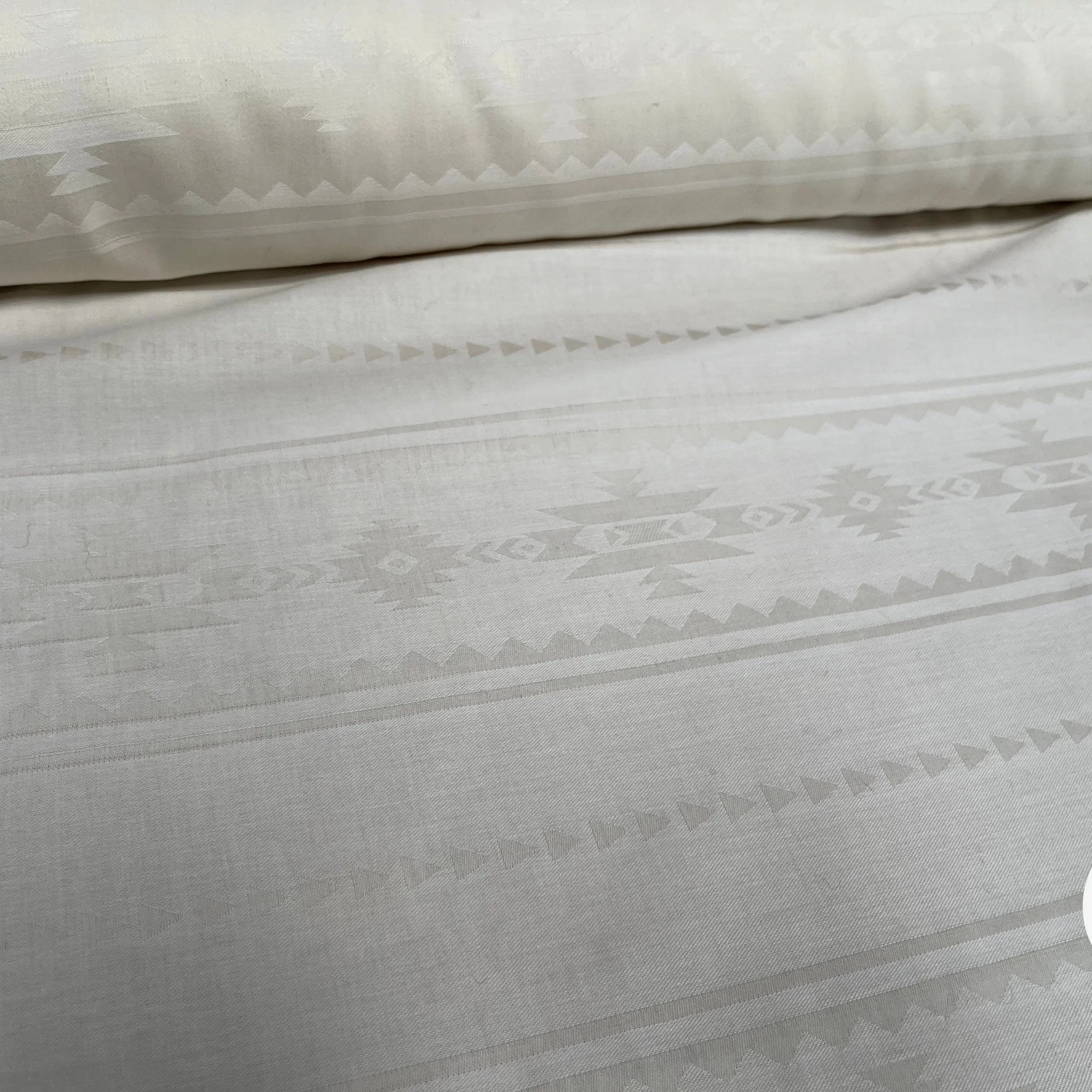 COTON SOYEUX SERGÉE MOTIF TON SUR TON GÉOMETRIQUE BEIGE - My Little Coupon