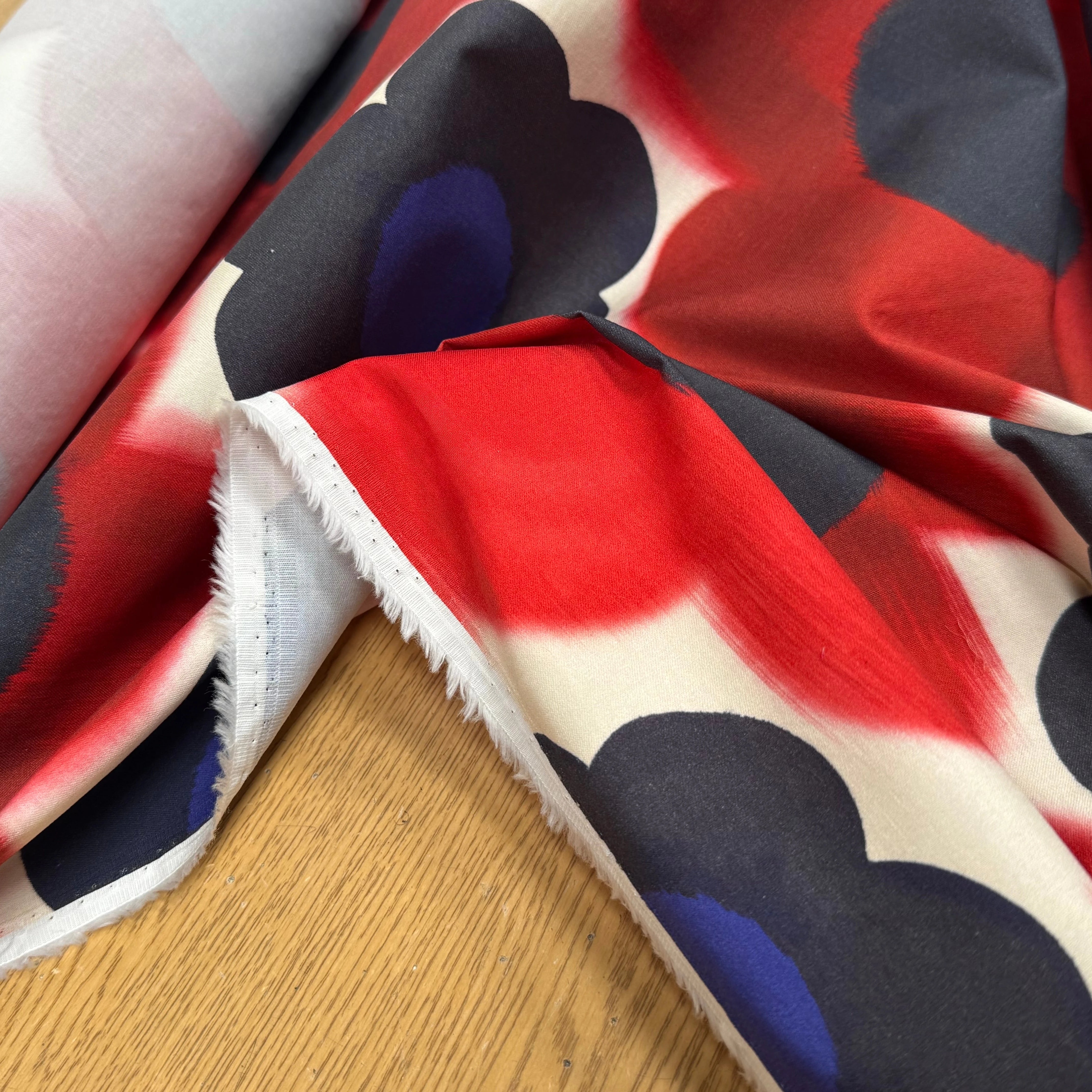 COTON STRETCH IMPRIMÉ FLEURS GRAPHIQUES ROUGE ARTEMIDE TWIGGY ROUGE - My Little Coupon