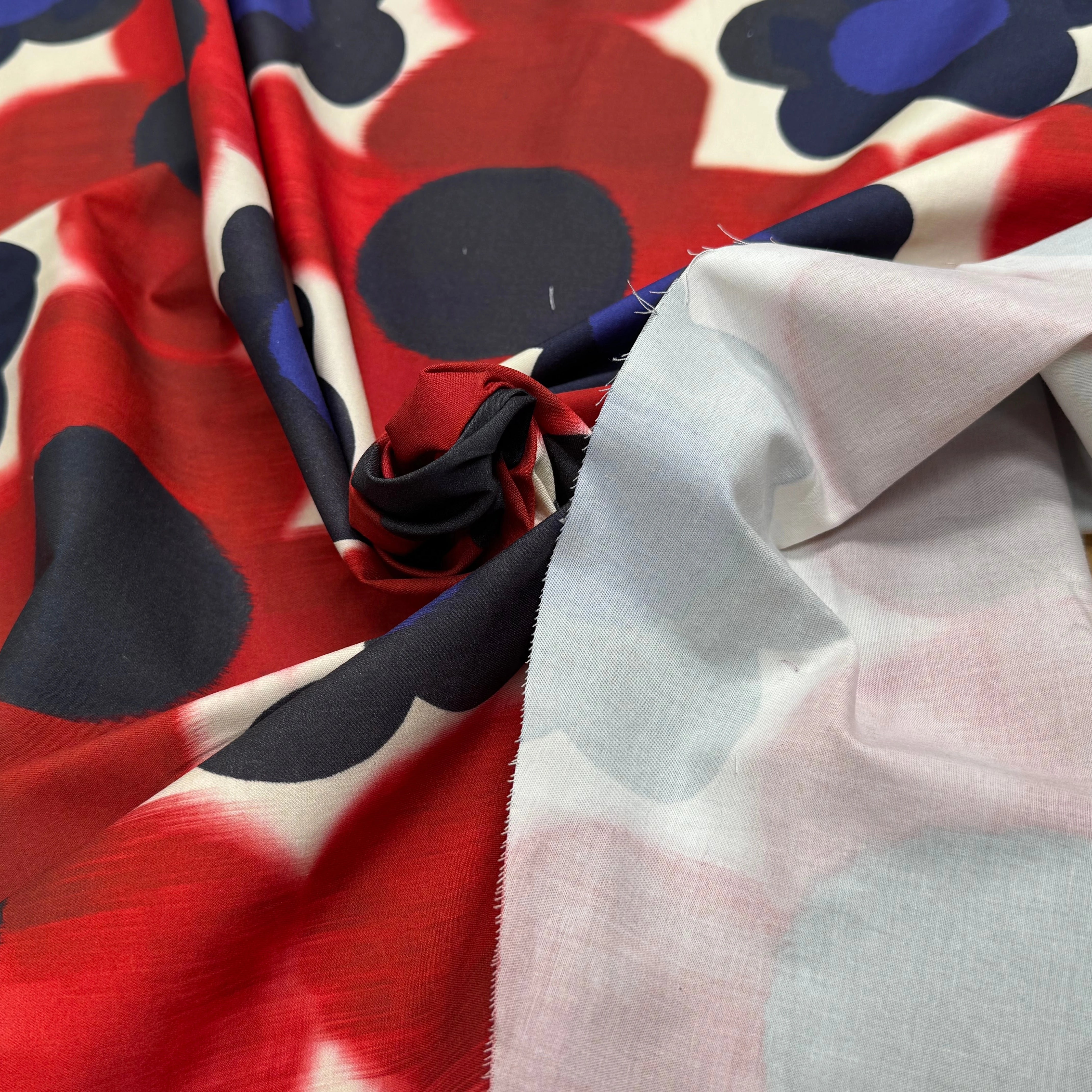 COTON STRETCH IMPRIMÉ FLEURS GRAPHIQUES ROUGE ARTEMIDE TWIGGY ROUGE - My Little Coupon