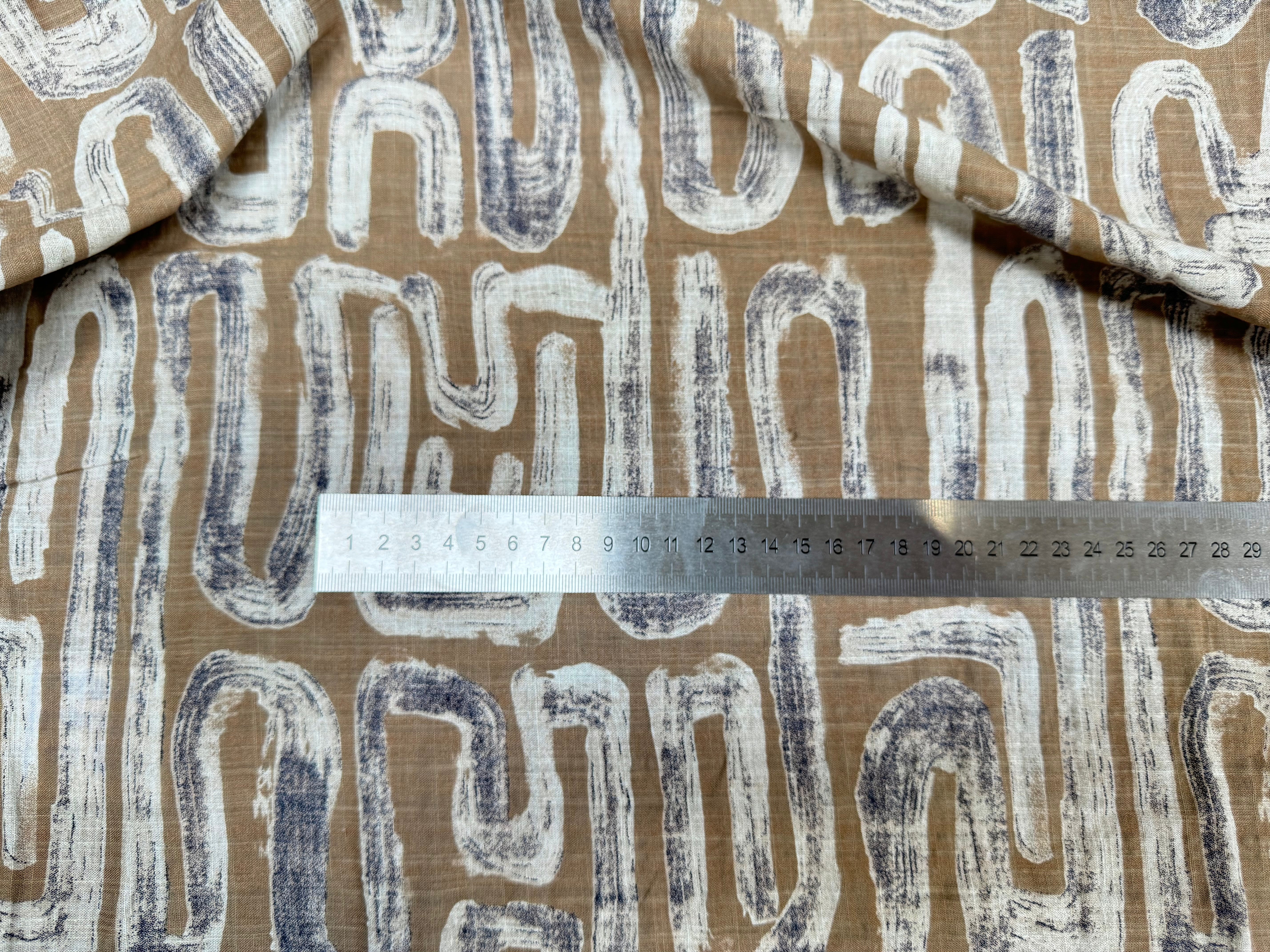 COTON VISCOSE EN CHAINE ET TRAME TISSU SLUB IMPRIMÉ ABSTRAIT MARRON TAUPE - My Little Coupon