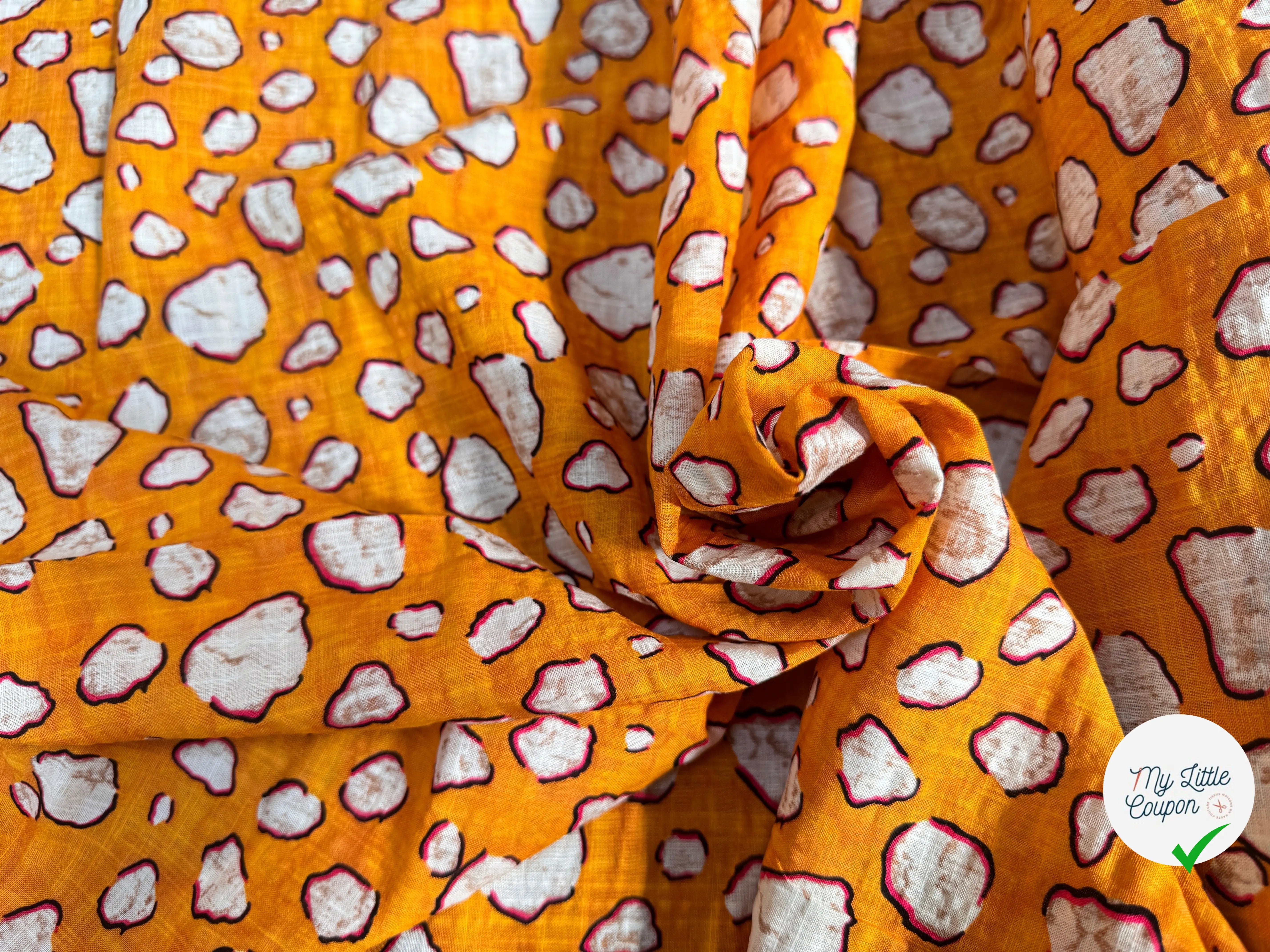 COTON VISCOSE EN CHAINE ET TRAME TISSU SLUB IMPRIMÉ POIS OCRE - My Little Coupon