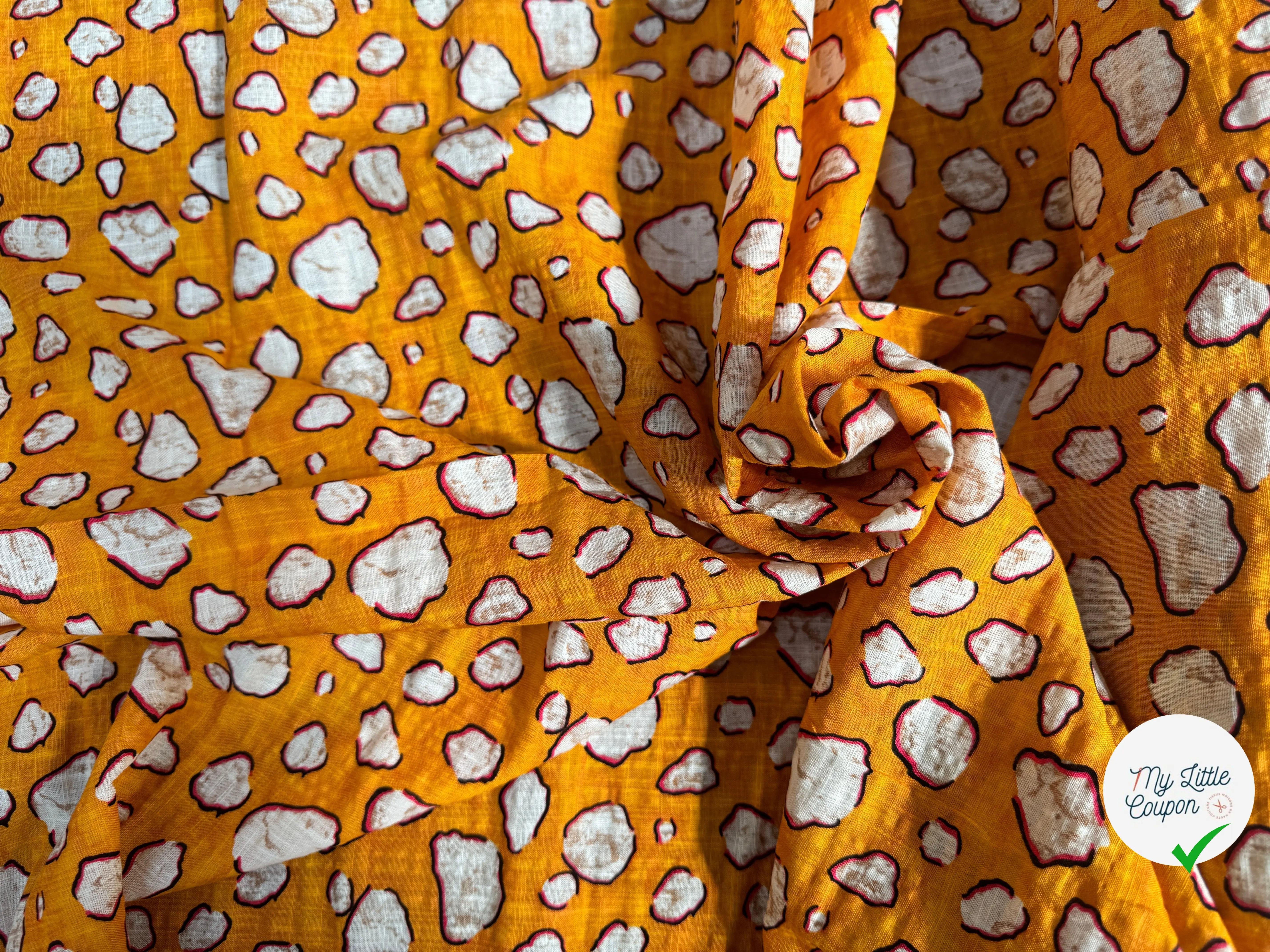 COTON VISCOSE EN CHAINE ET TRAME TISSU SLUB IMPRIMÉ POIS OCRE - My Little Coupon
