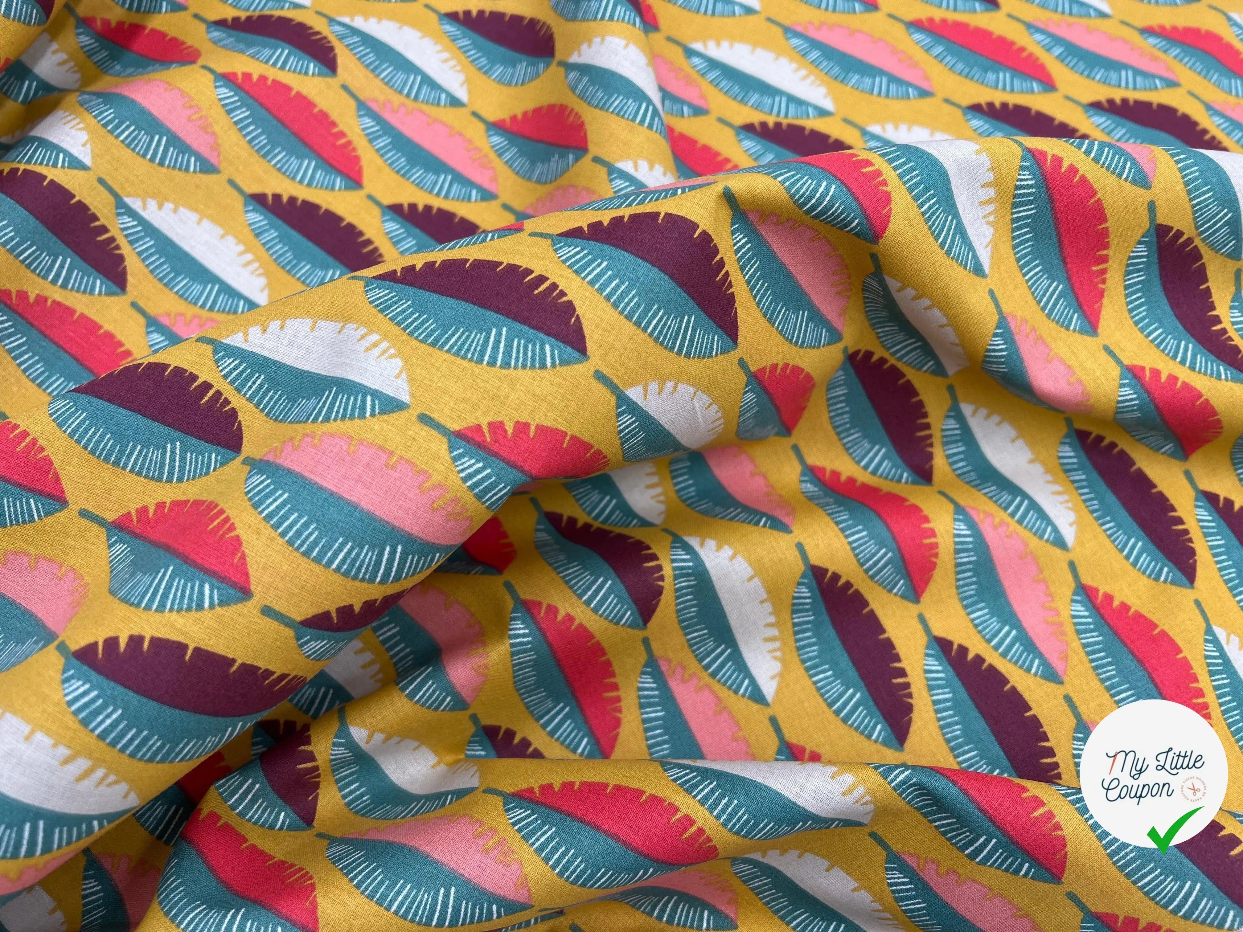 COTONNADE IMPRIMÉE FEUILLES MULTICOLORE FOND MOUTARDE - My Little Coupon - tissu - coudre