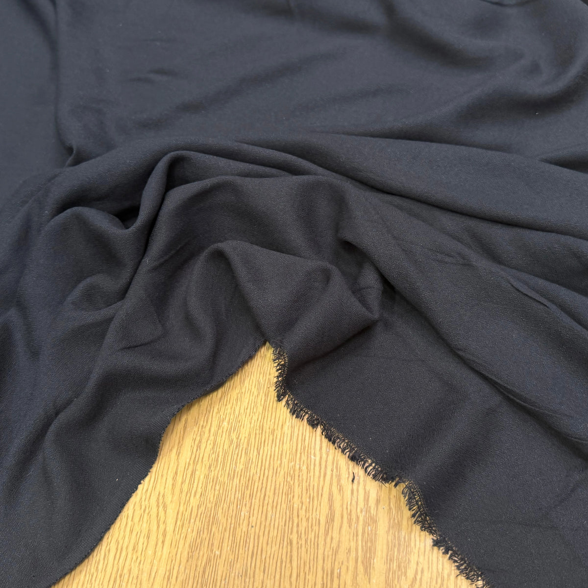 CREPE 100% VISCOSE TOMBÉ FLUIDE NOIR CHIC - My Little Coupon