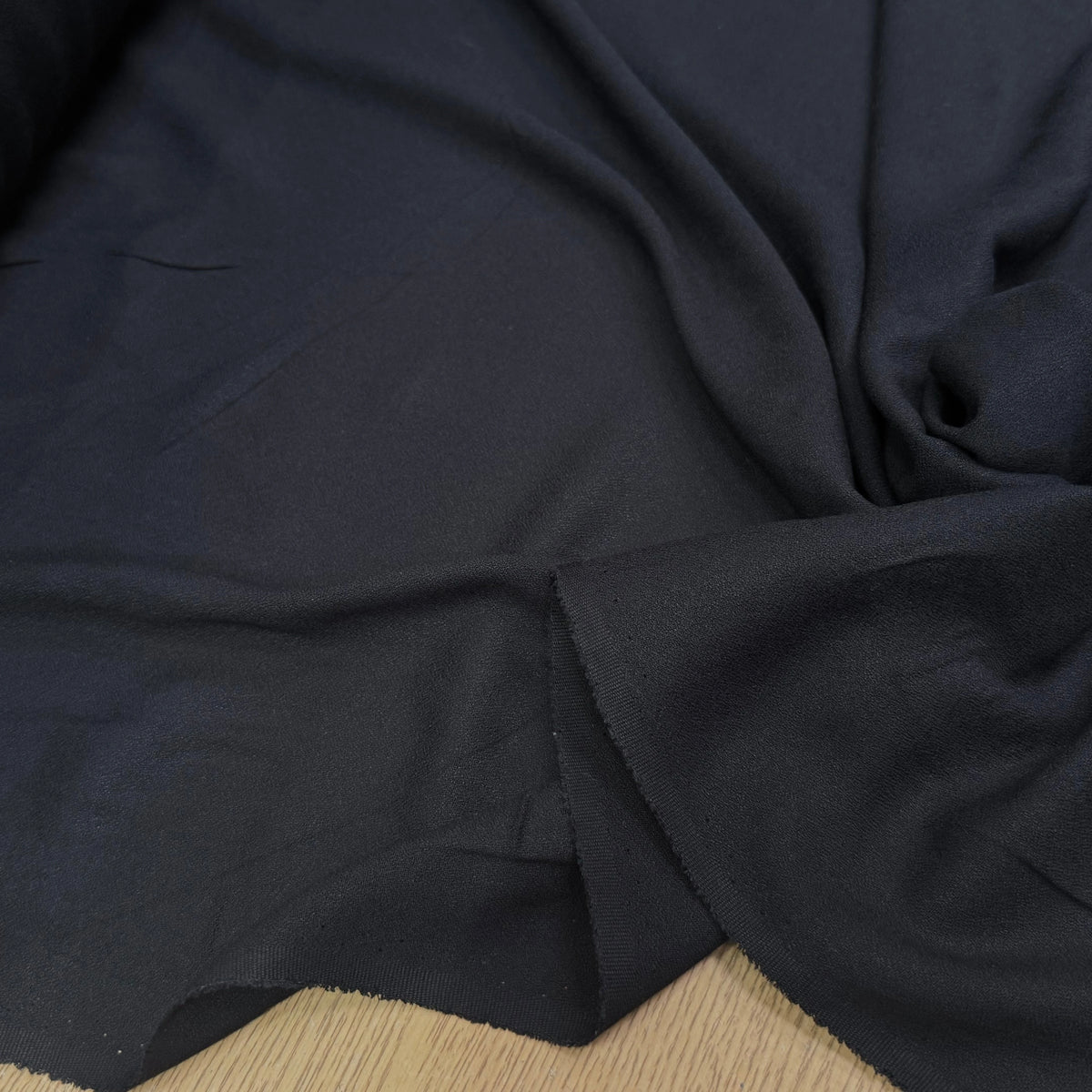 CREPE 100% VISCOSE TOMBÉ FLUIDE NOIR CHIC - My Little Coupon
