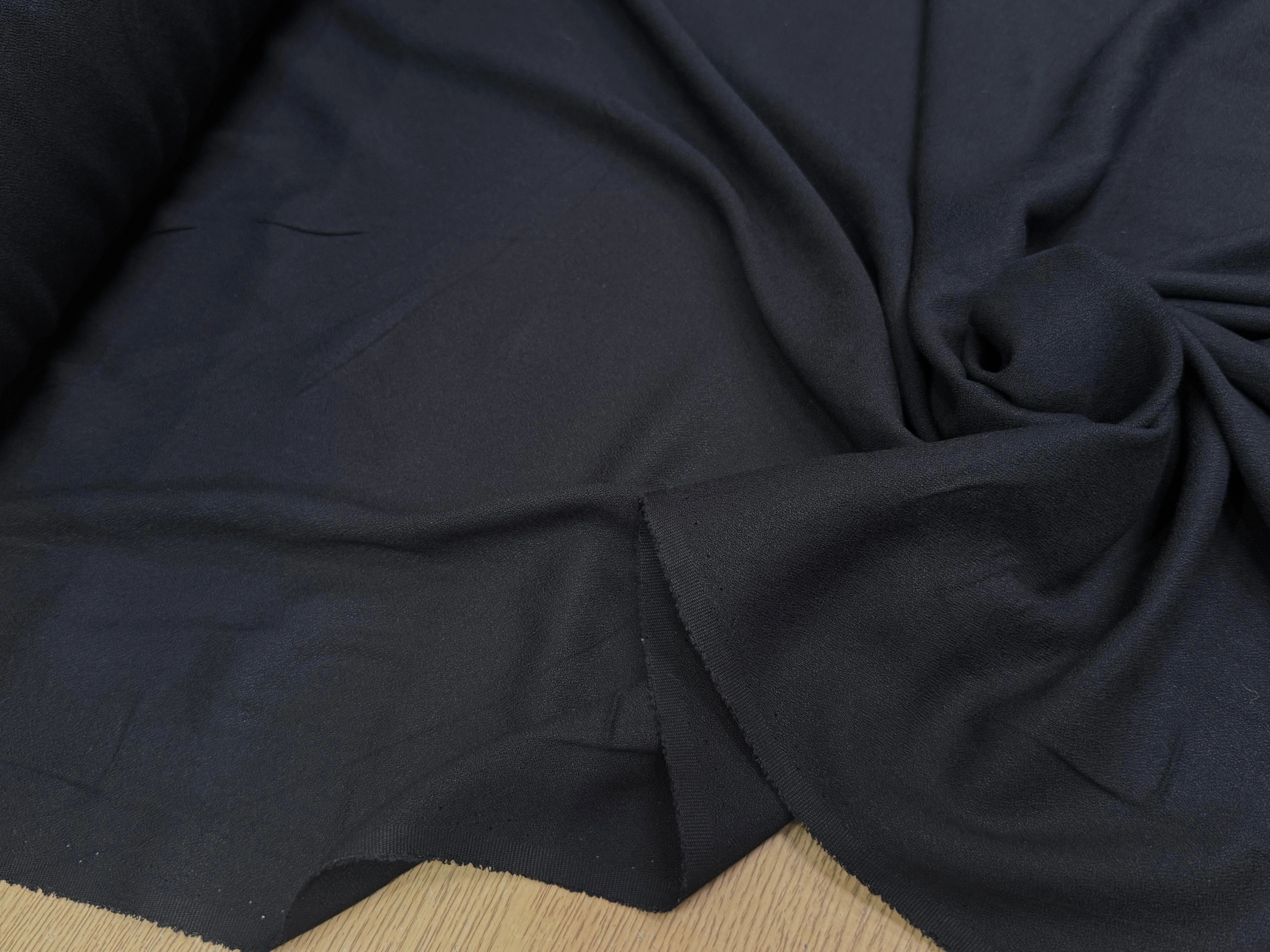 CREPE 100% VISCOSE TOMBÉ FLUIDE NOIR CHIC - My Little Coupon