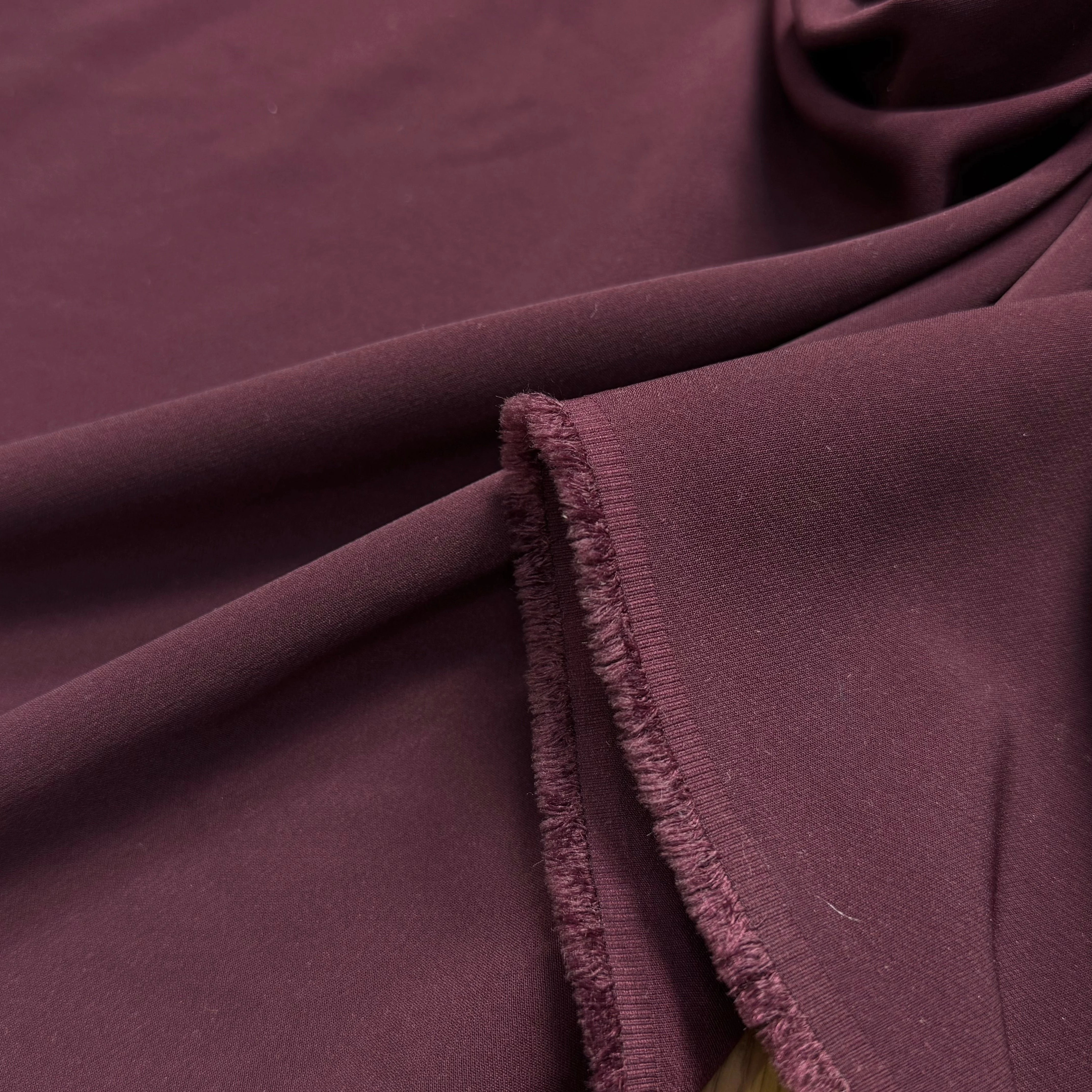 CREPE BEAU TOMBÉ BURGUNDY STRETCH - My Little Coupon