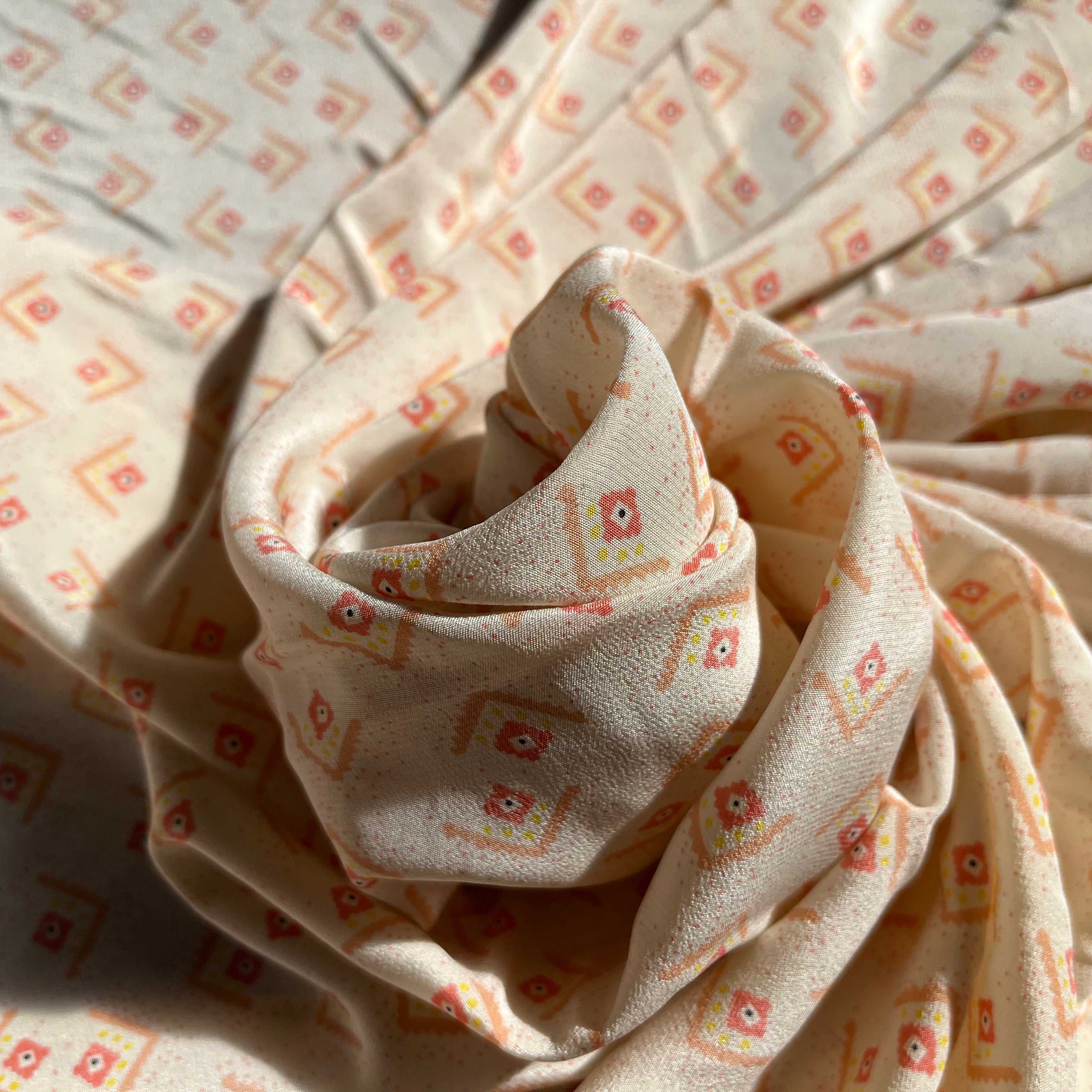 CREPE DE CHINE SOIE DELHI PRINT 16 MOMME ECRU - My Little Coupon