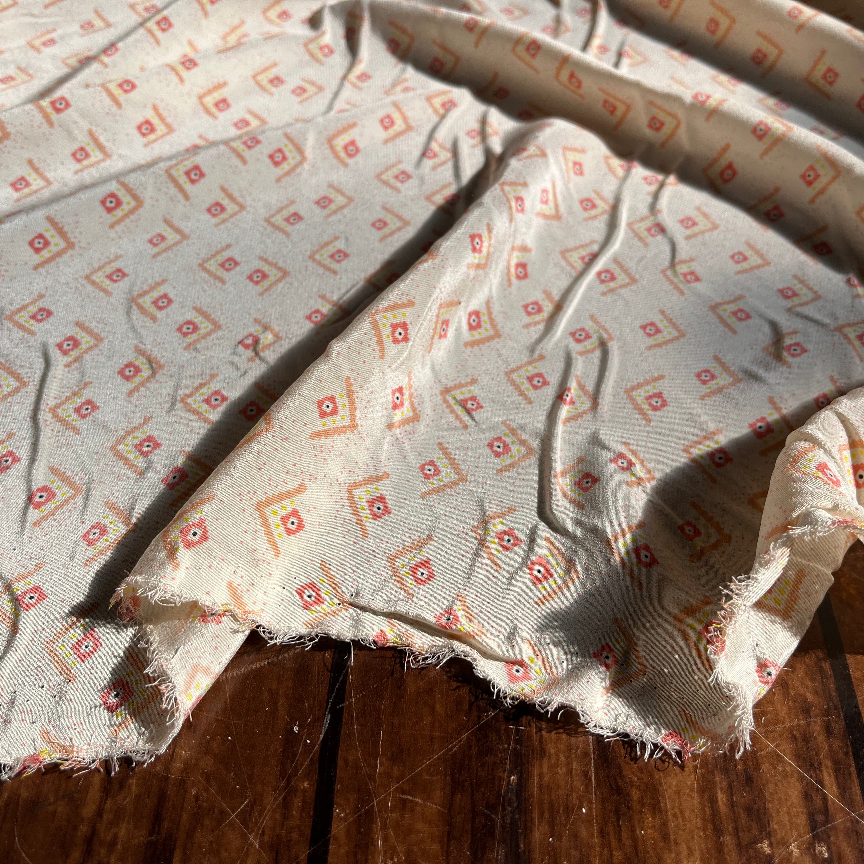 CREPE DE CHINE SOIE DELHI PRINT 16 MOMME ECRU - My Little Coupon