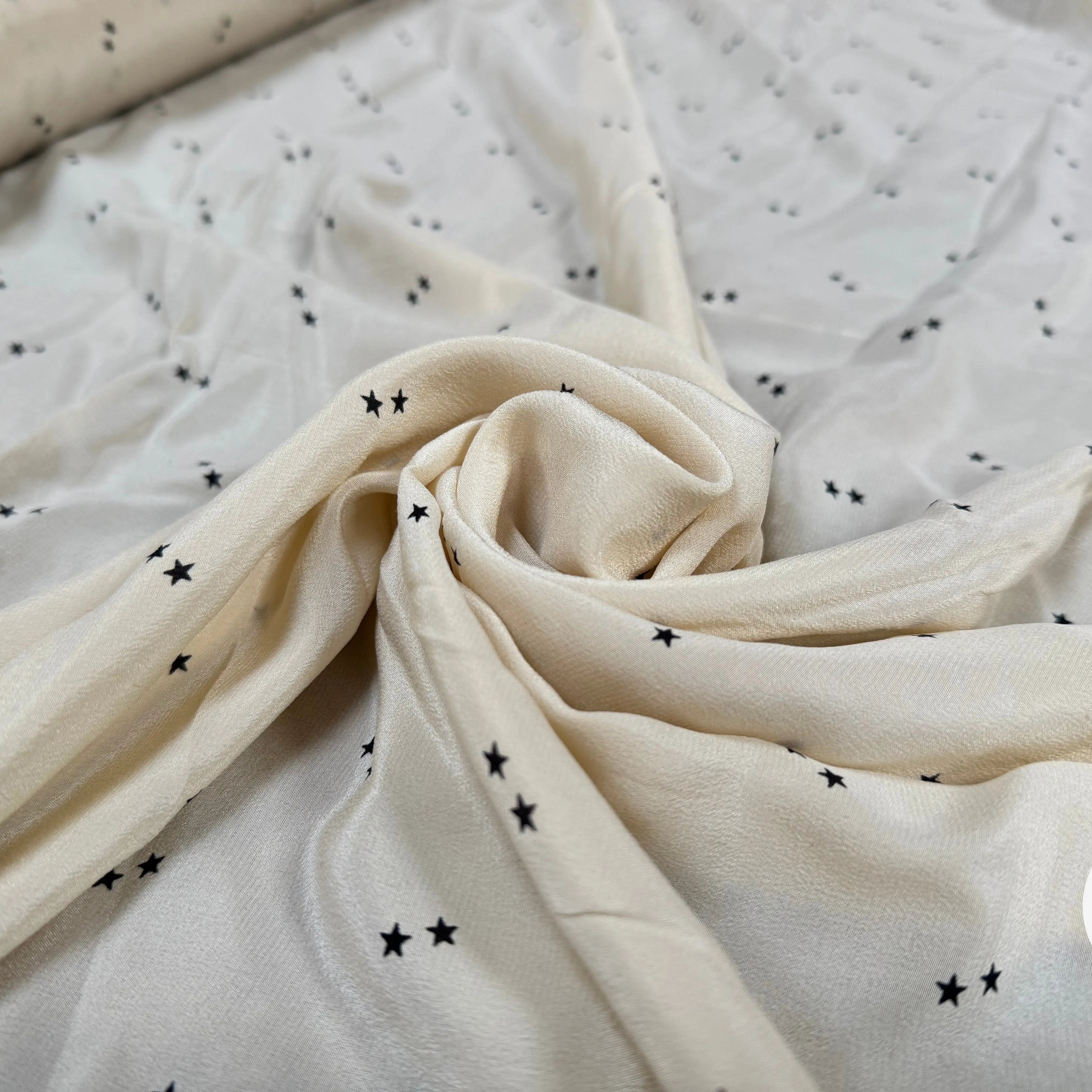 CRÊPE DE CHINE SOIE ÉTOILÉ FOND CRÈME - My Little Coupon