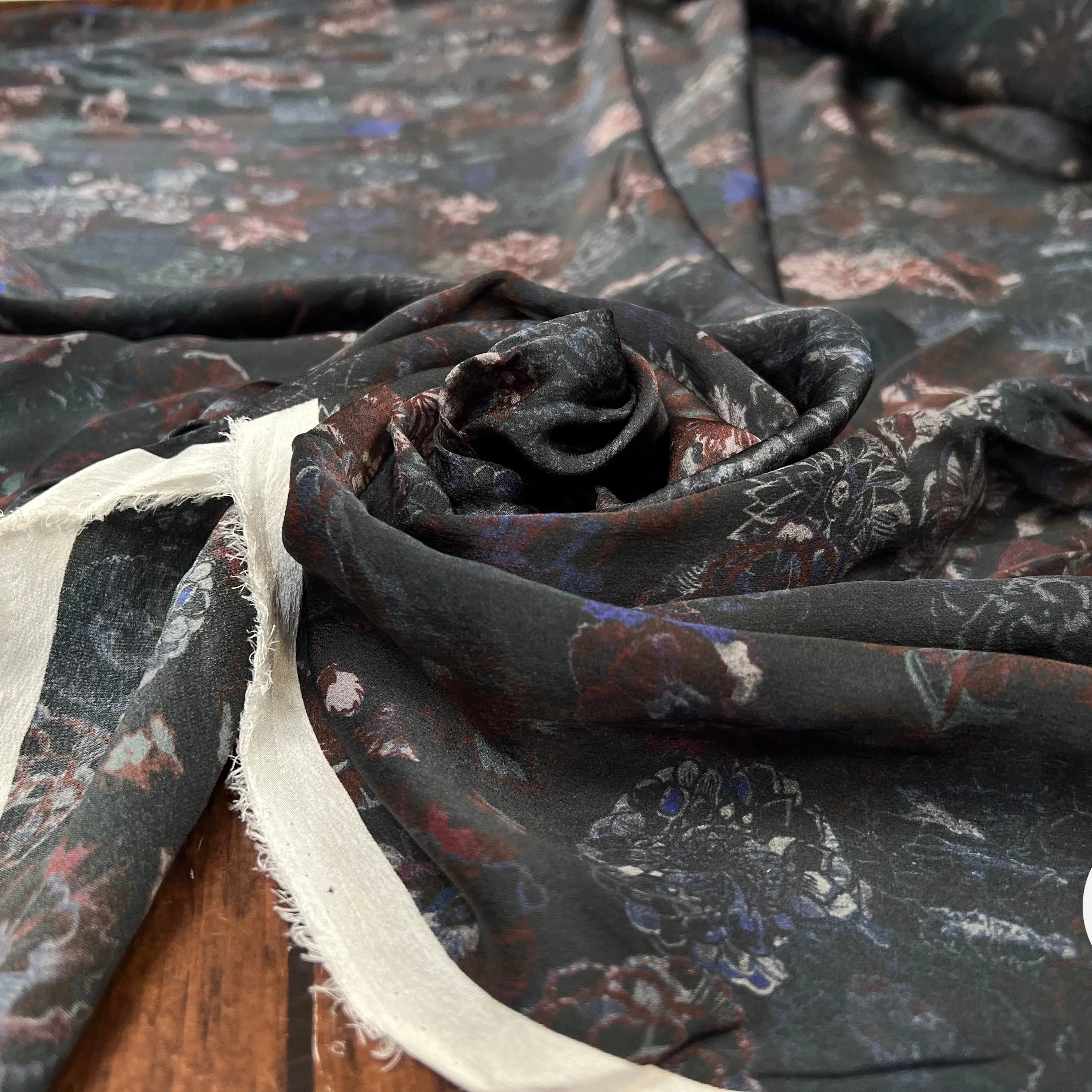 CRÊPE DE SOIE À MOTIFS FLORAL - My Little Coupon