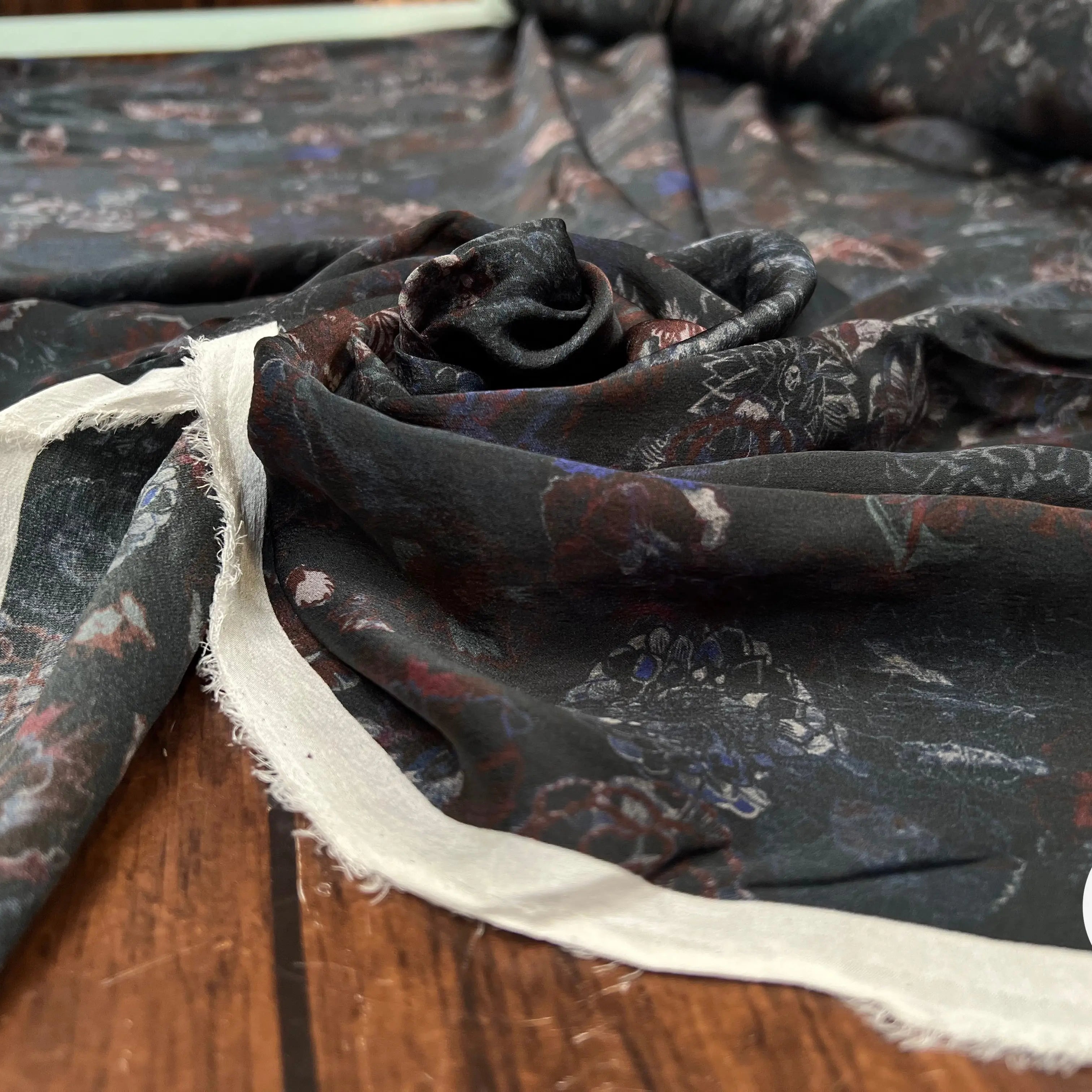 CRÊPE DE SOIE À MOTIFS FLORAL - My Little Coupon