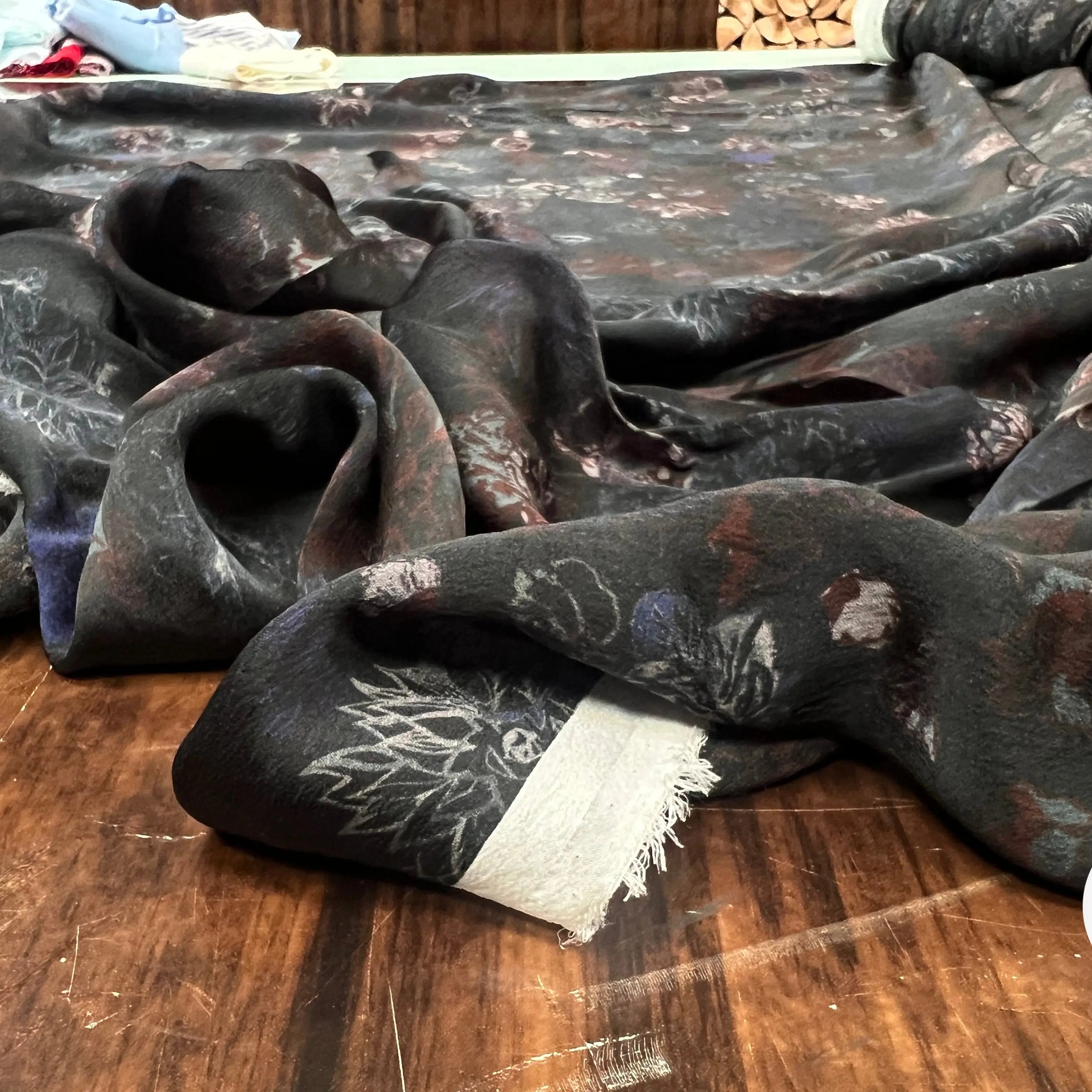 CRÊPE DE SOIE À MOTIFS FLORAL - My Little Coupon