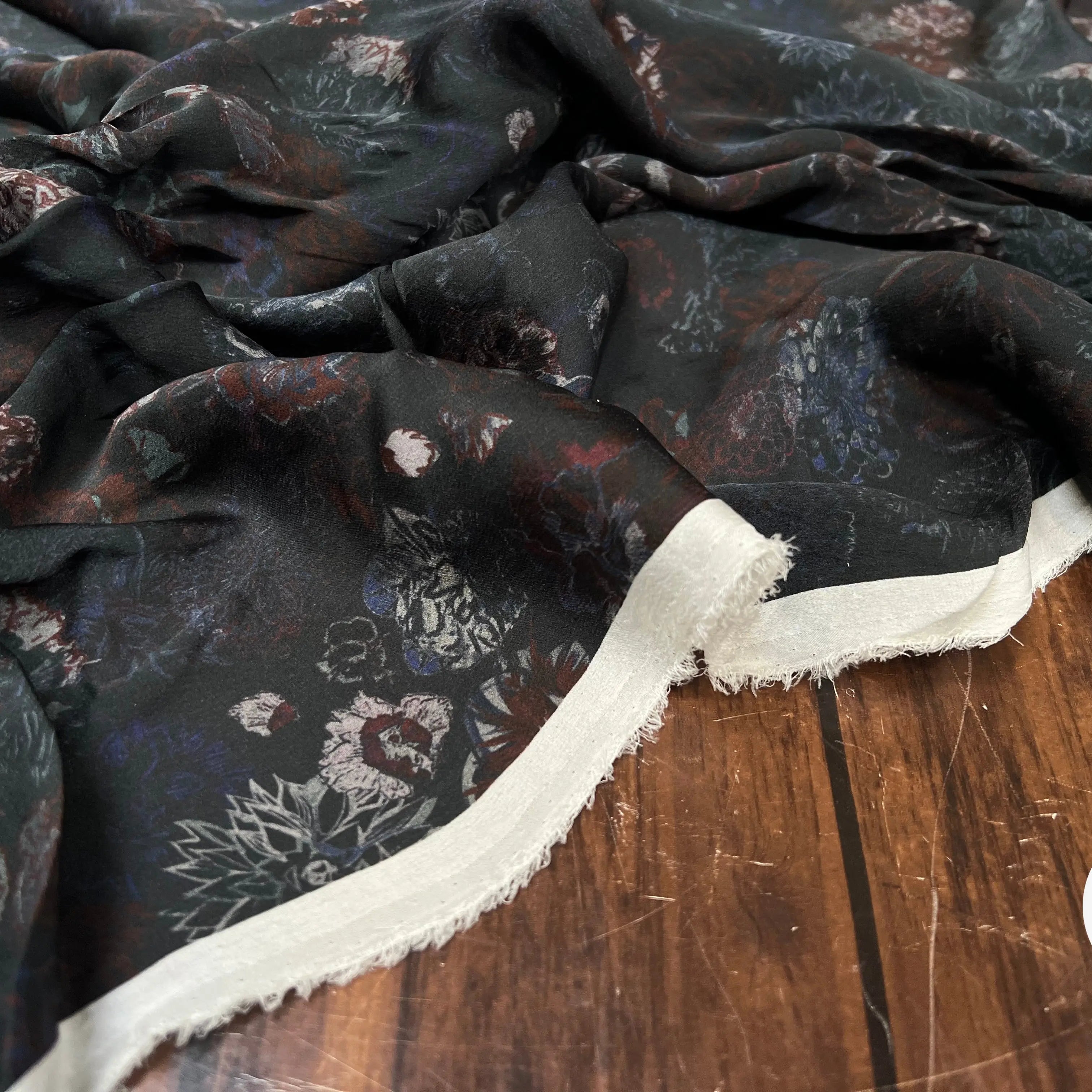 CRÊPE DE SOIE À MOTIFS FLORAL - My Little Coupon