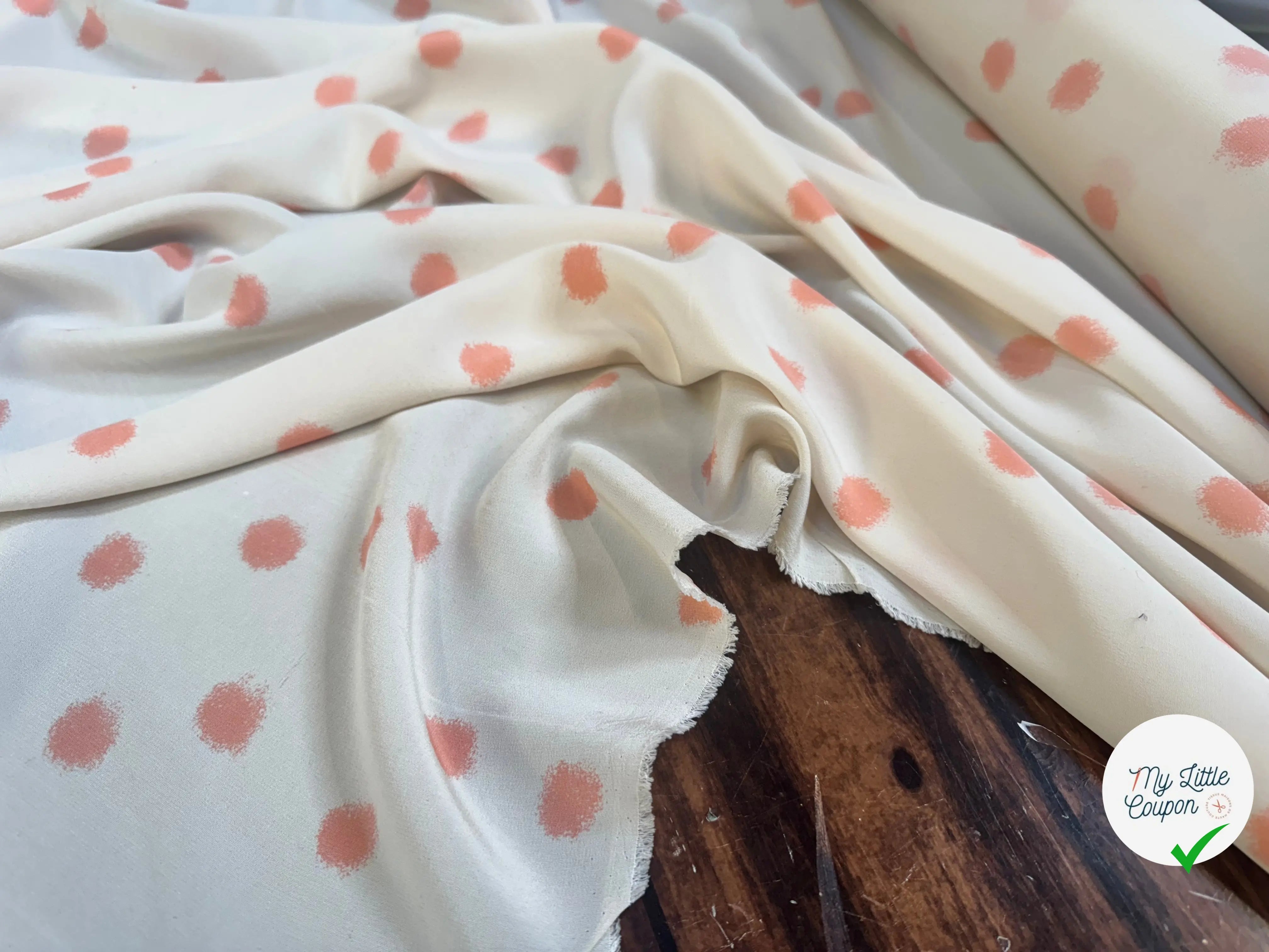 CRÊPE DE SOIE À POIS ABSTRAITS - My Little Coupon