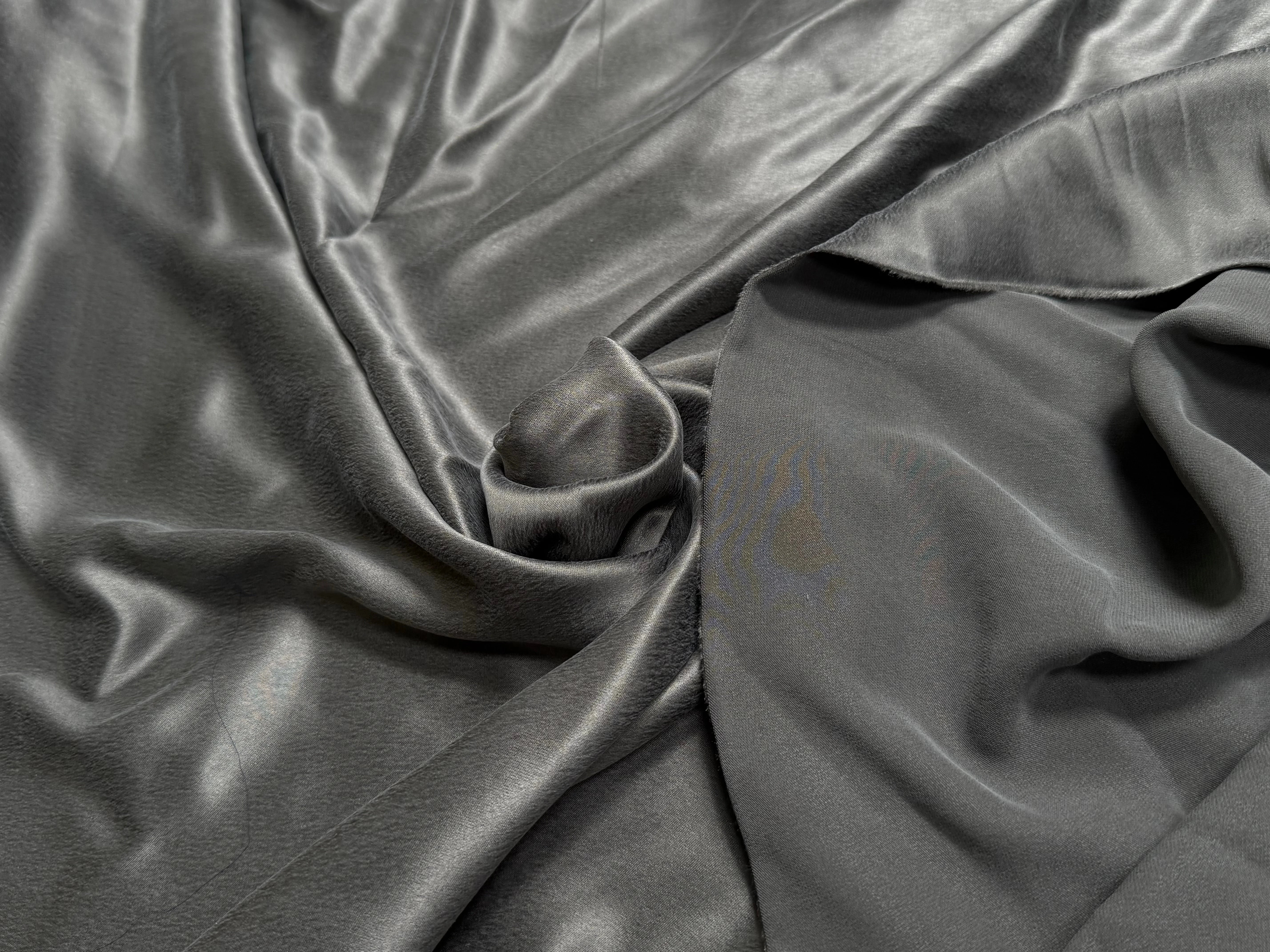 CREPE DE SOIE ENEVRS SATIN VELOUTÉ GRIS FONCÉ LÉGÈREMENT STRETCH - My Little Coupon