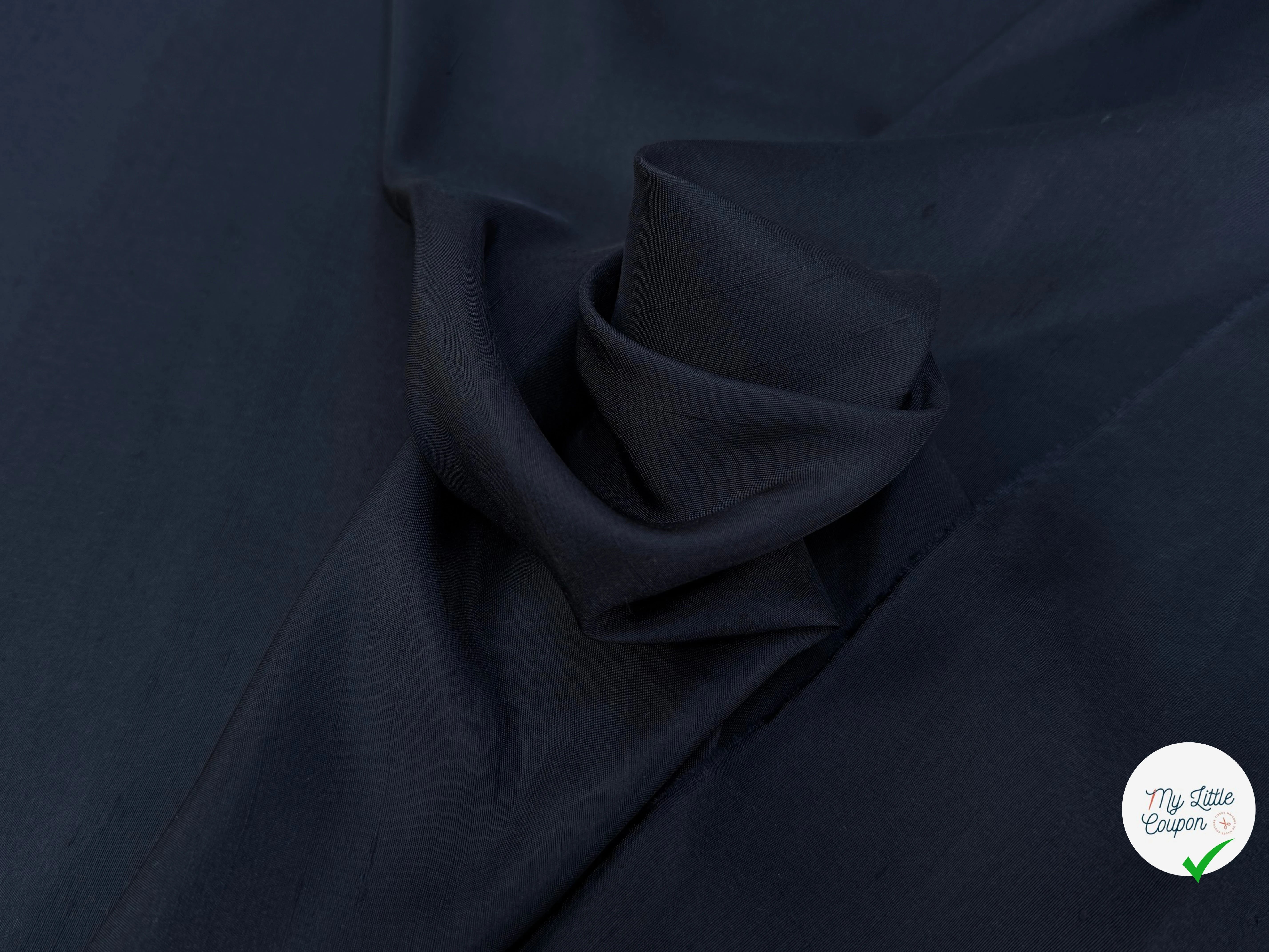 CREPE DE SOIE FLUIDE LÉGÈREMENT SATINÉ BLEU MARINE TEXTURÉ SHANTUNG QUALITÉ COUTURE - My Little Coupon