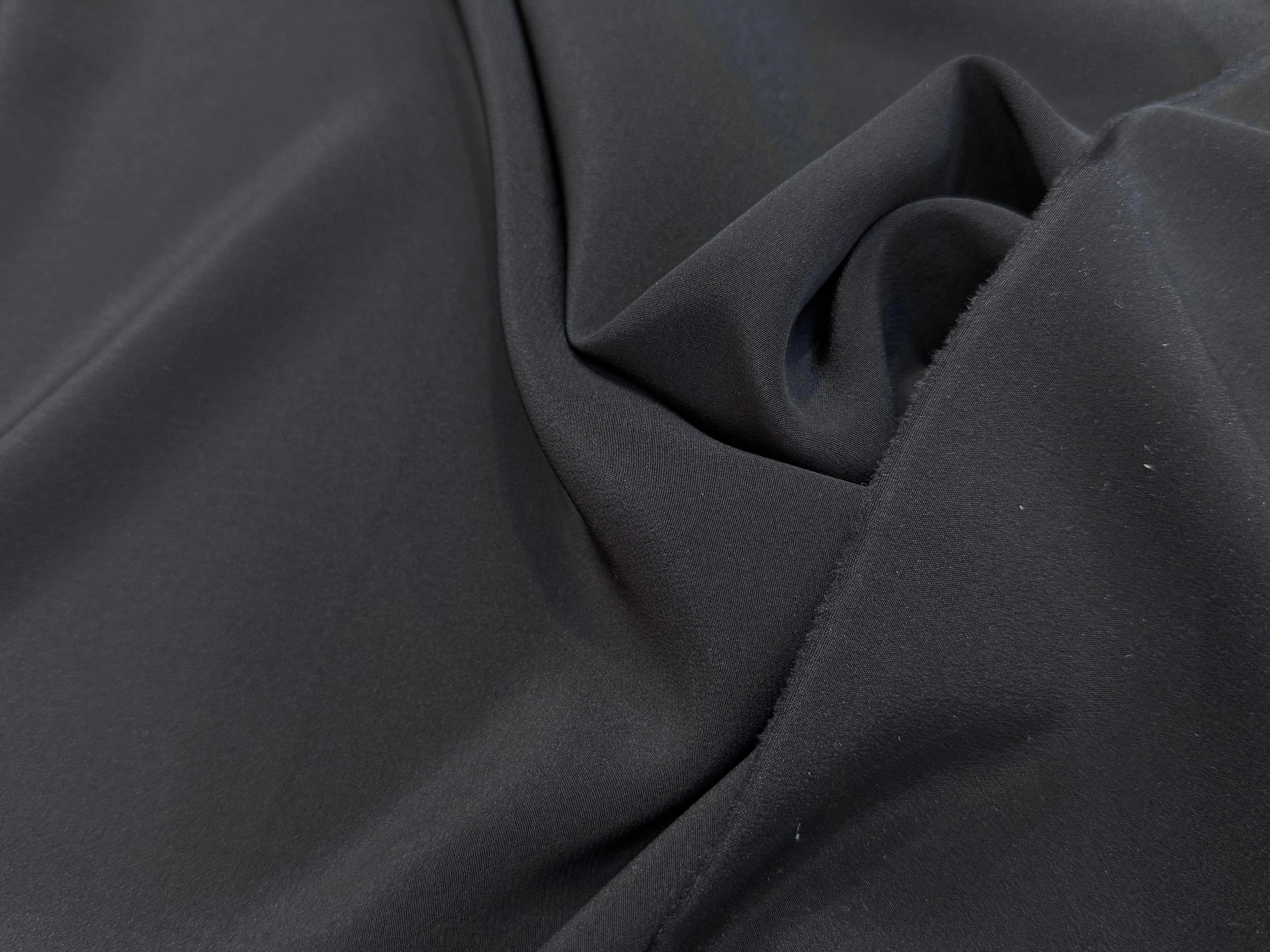 CREPE DE SOIE FLUIDE LÉGÈREMENT SATINÉ NOIR 110 DE LAIZE - My Little Coupon