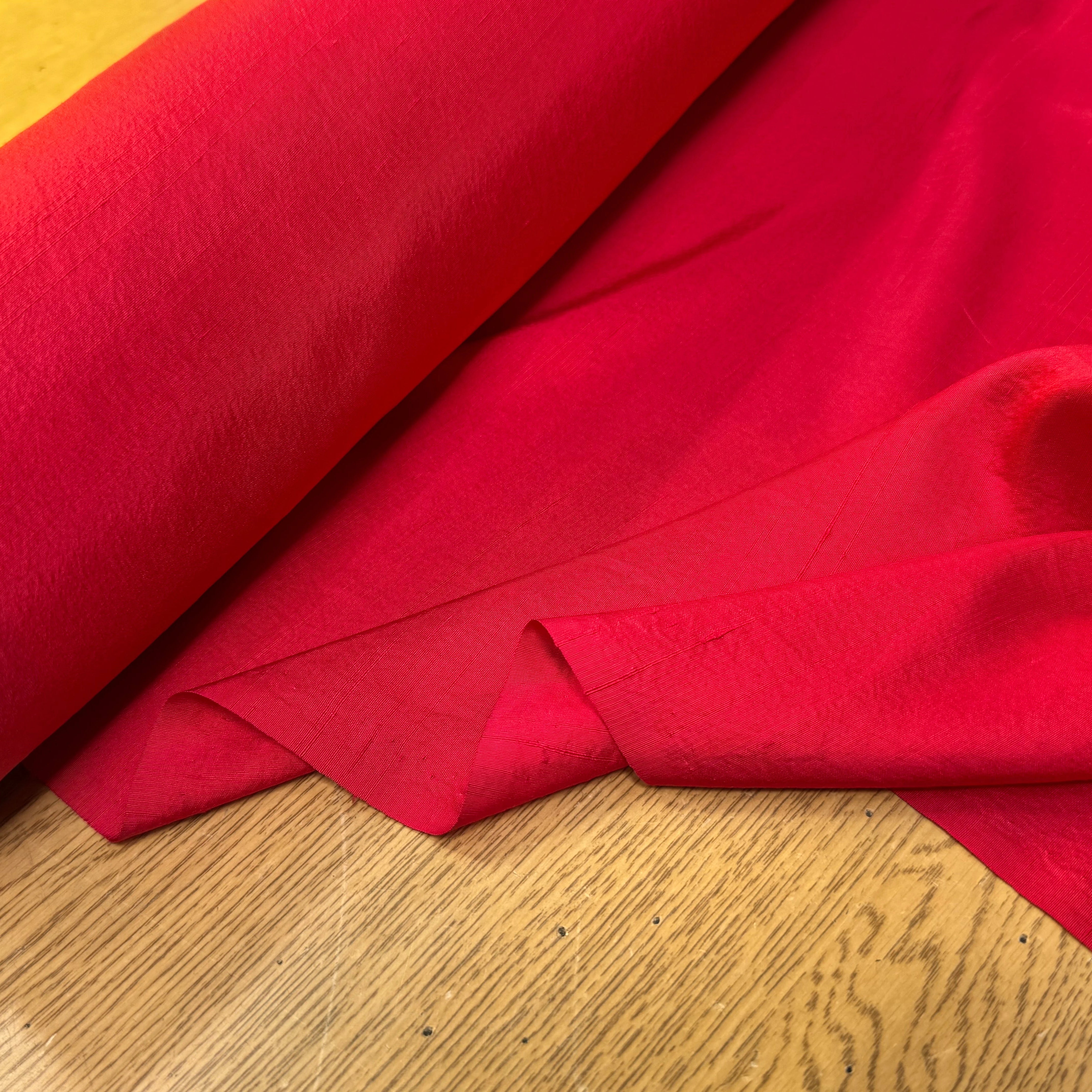 CREPE DE SOIE FLUIDE LÉGÈREMENT SATINÉ ROUGE TEXTURÉ SHANTUNG COUTURE - My Little Coupon
