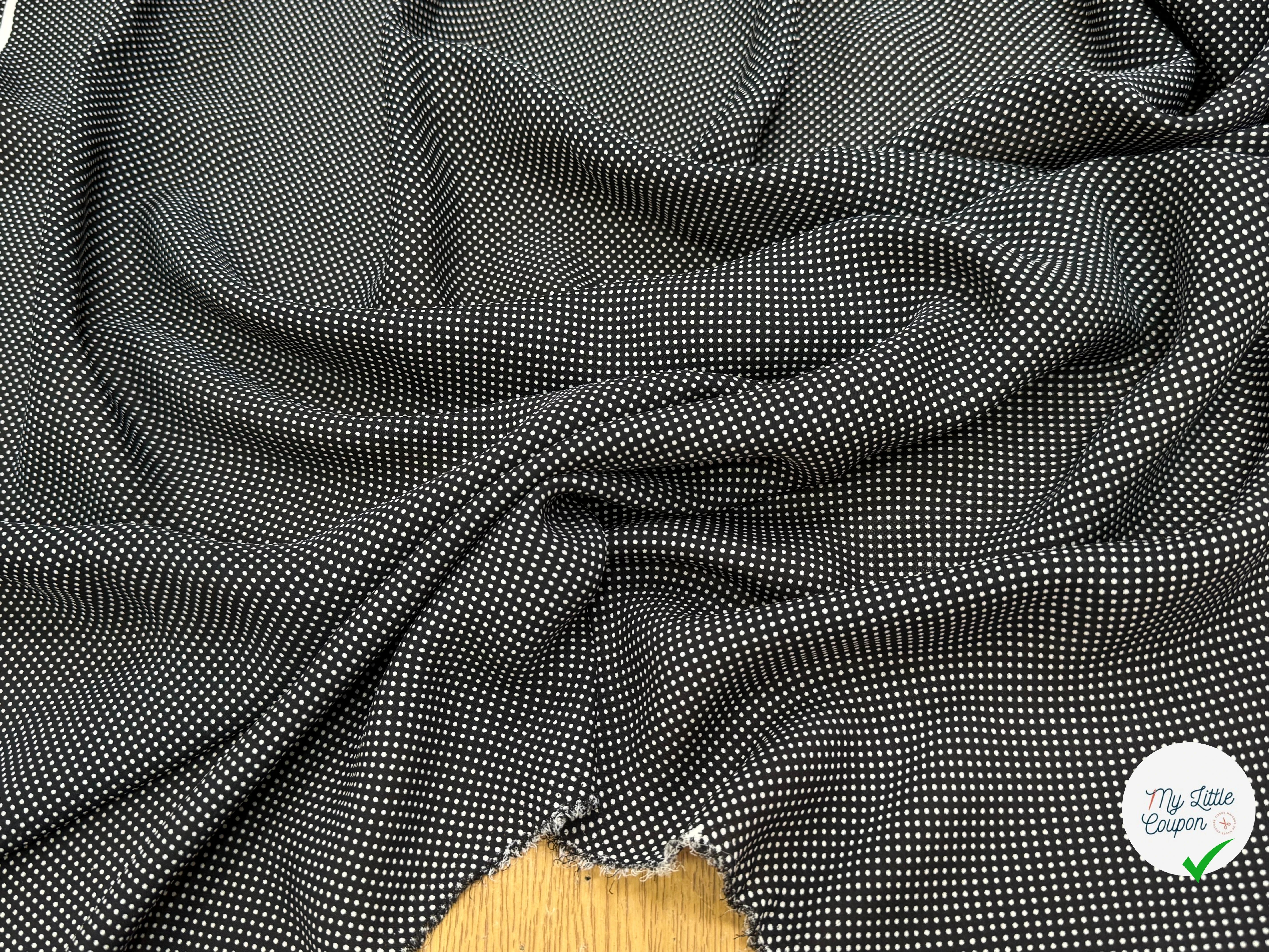 CREPE DE SOIE FOND NOIR À POIS PANNEAU DE 1 METRE - My Little Coupon