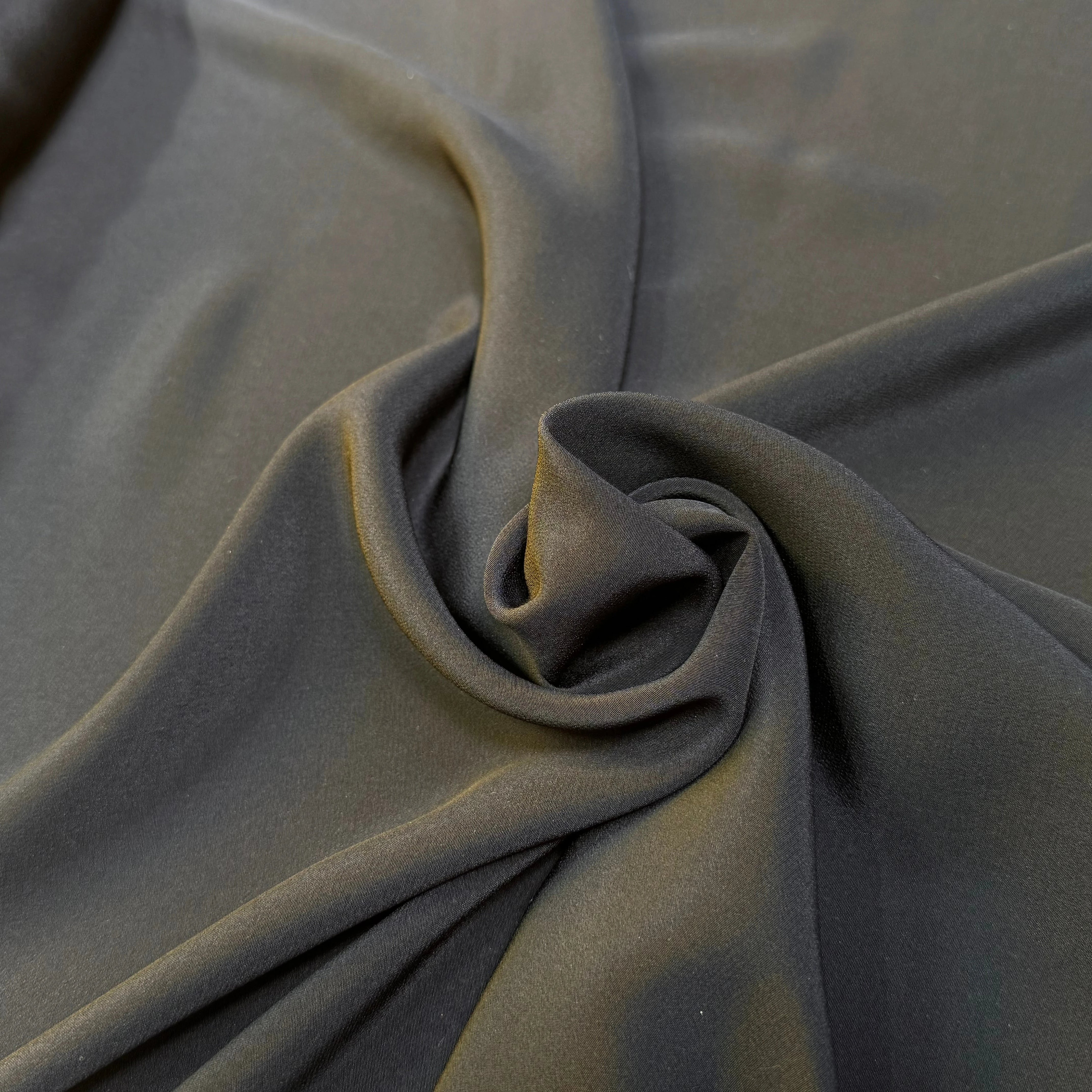 CREPE DE SOIE LÉGÈREMENT SATINÉ FLUIDE NOIR 110 - My Little Coupon