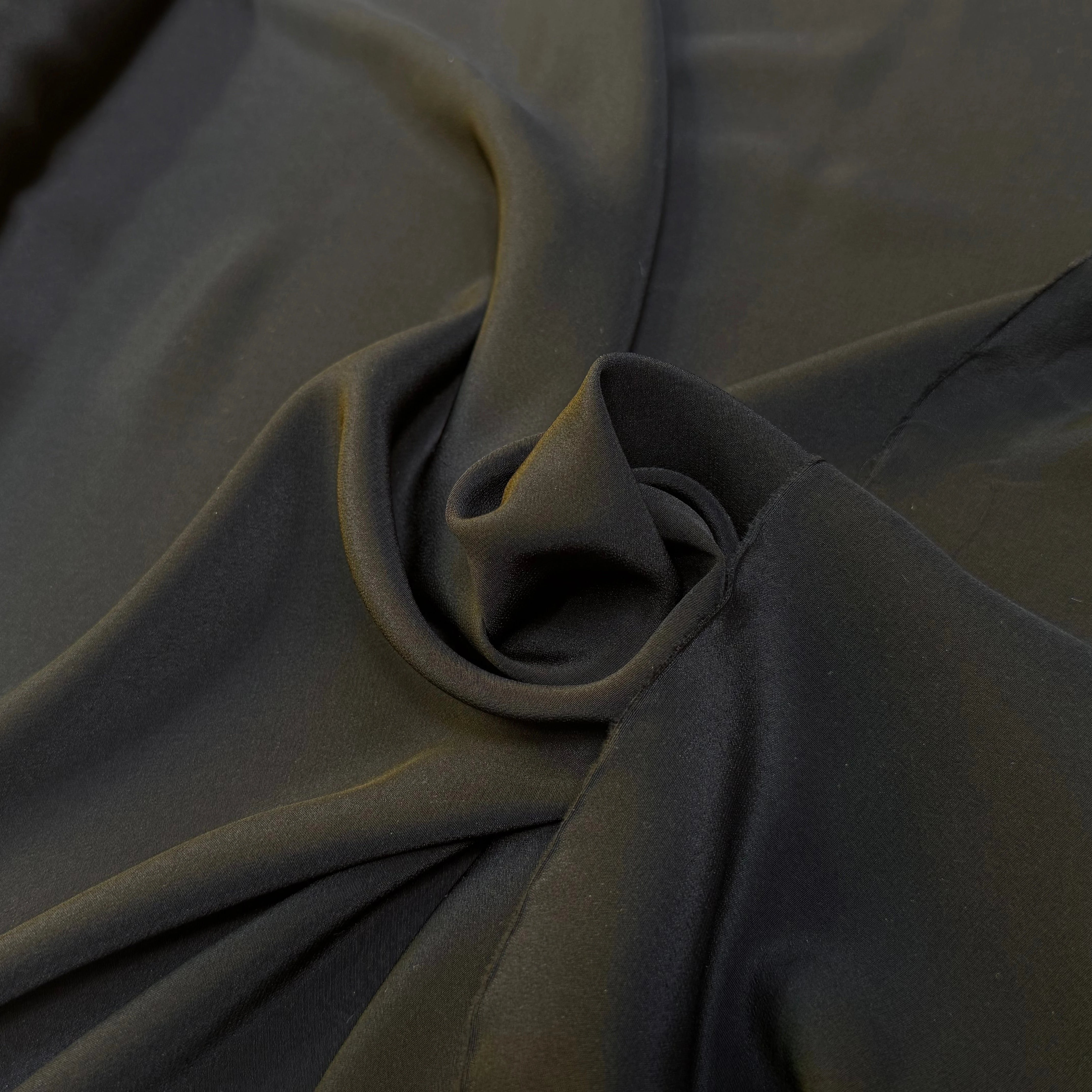 CREPE DE SOIE LÉGÈREMENT SATINÉ FLUIDE NOIR 110 - My Little Coupon