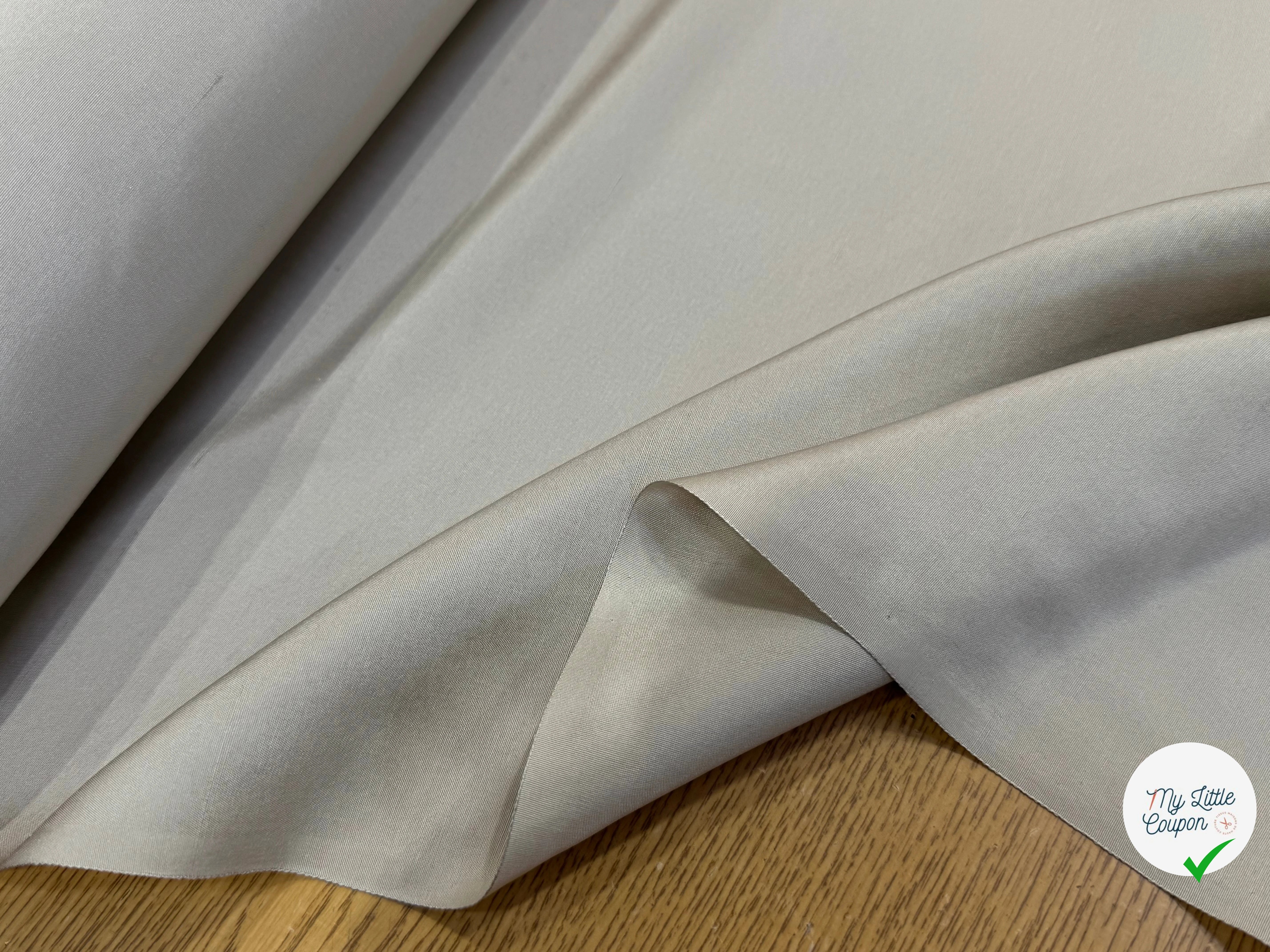 CREPE DE SOIE LÉGÈREMENT SATINÉ TEXTURÉ SHANTUNG BEIGE SABLE QUALITÉ COUTURE - My Little Coupon