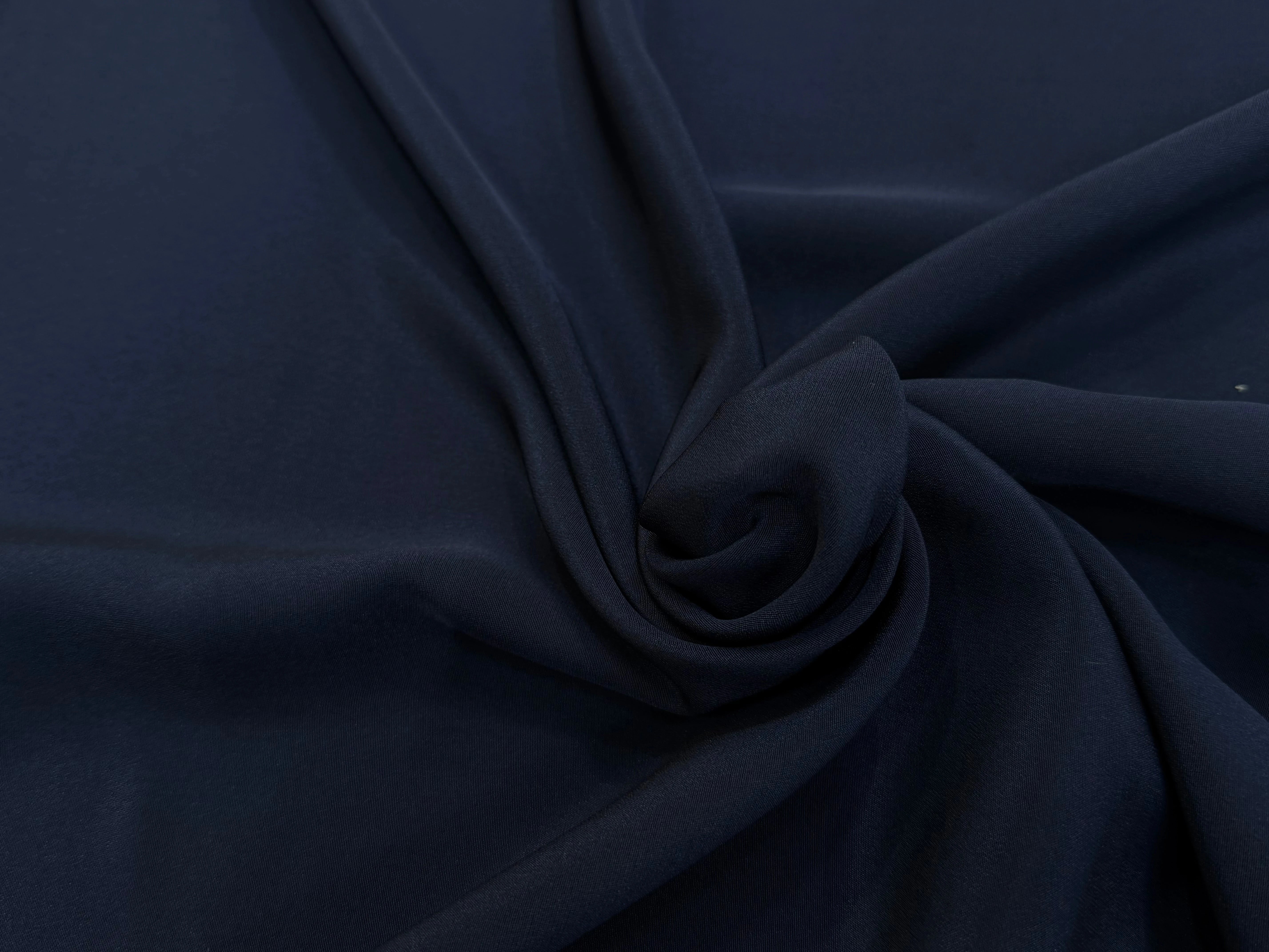 CREPE DE SOIE SATINÉ FLUIDE BLEU MARRINE 110 DE LAIZE - My Little Coupon