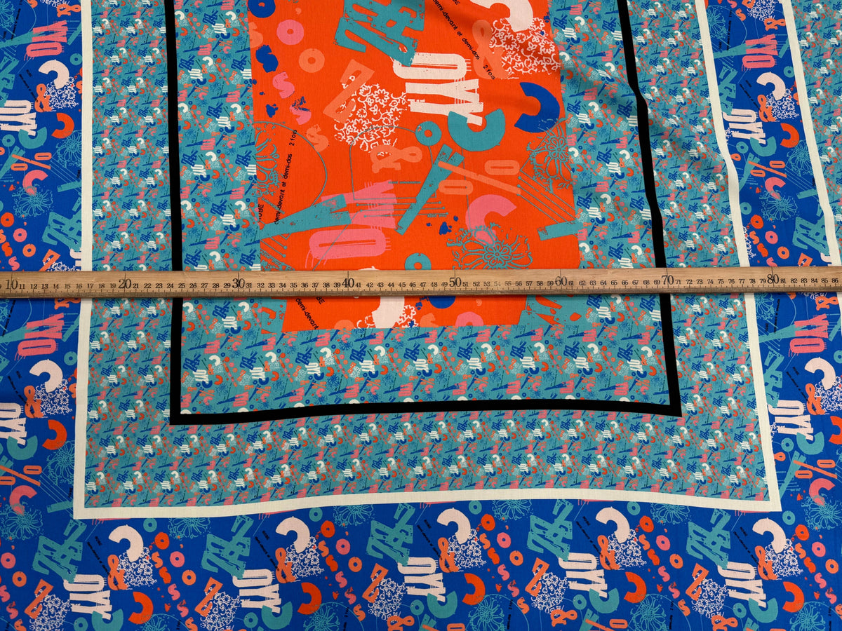 CRÊPE DE VISCOSE FLUIDE IMPRIMÉ TYPOGRAPHIQUE BLEU ET ORANGE FANTASY TYPO ORANGE - My Little Coupon