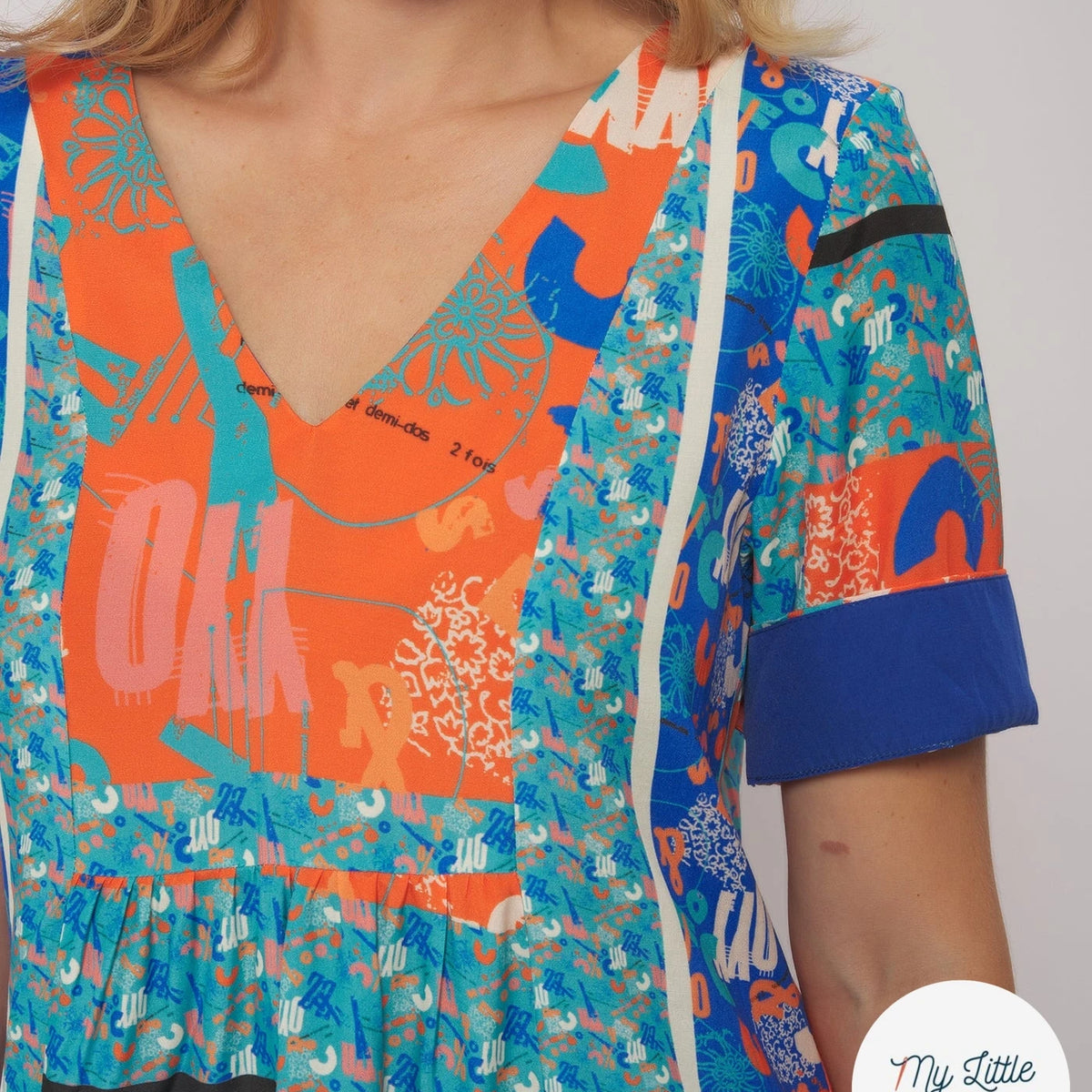 CRÊPE DE VISCOSE FLUIDE IMPRIMÉ TYPOGRAPHIQUE BLEU ET ORANGE - My Little Coupon