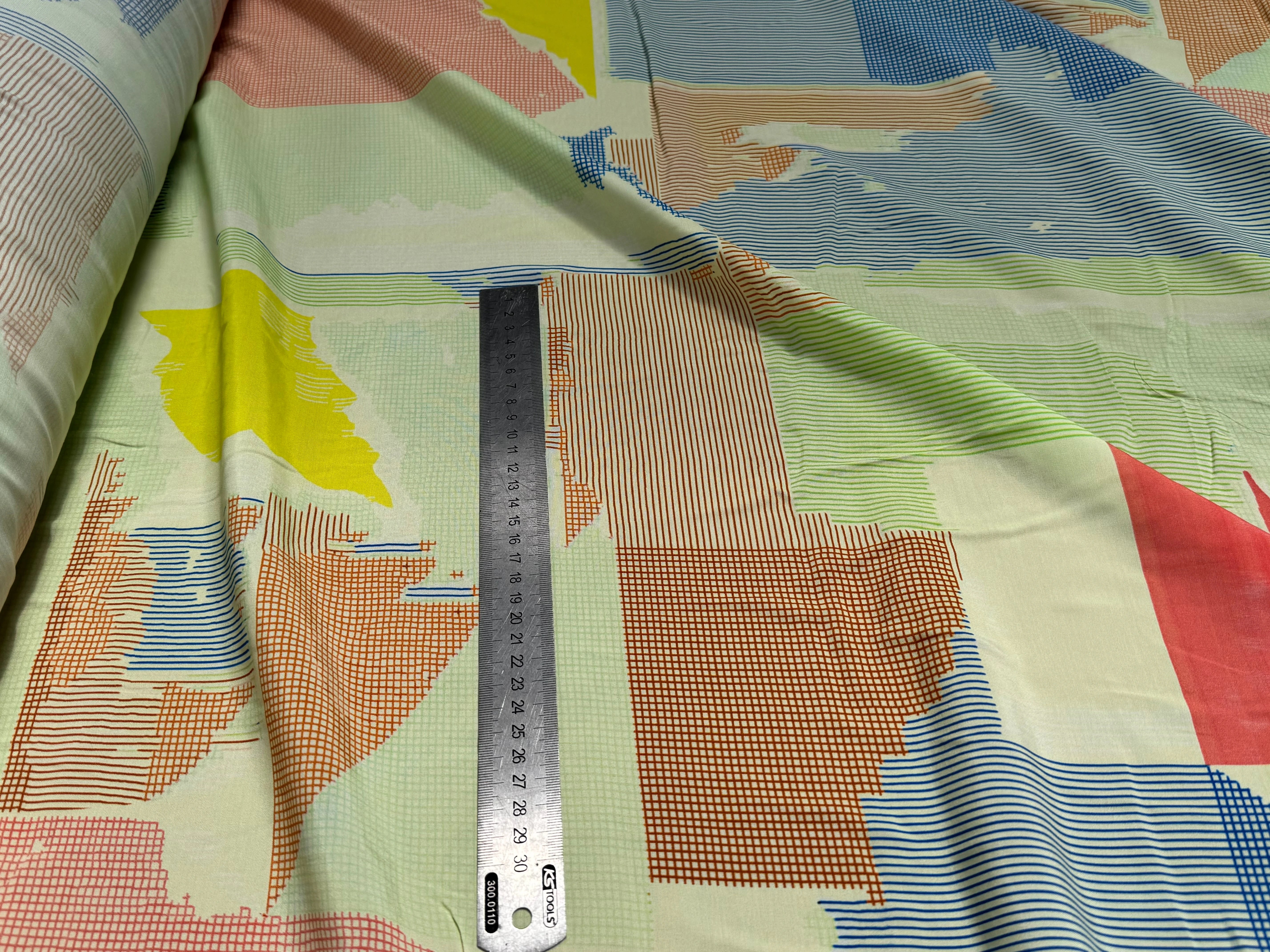 CRÊPE DE VISCOSE IMPRIMÉ GRAPHIQUE RAYURES JAUNE FANTASY PAPIER JAUNE - My Little Coupon
