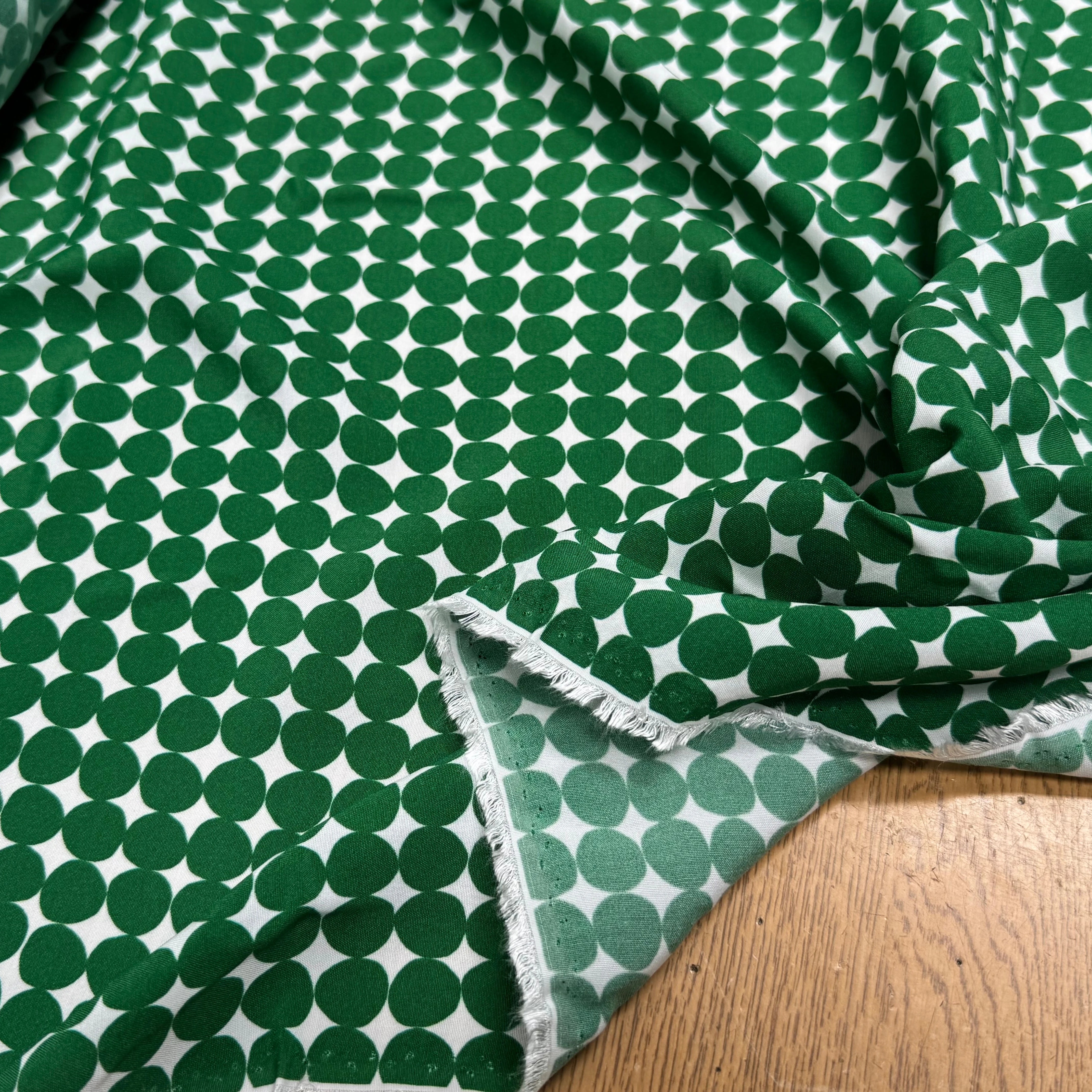 CRÊPE DE VISCOSE IMPRIMÉ POIS VERTS FANTASY ROND VERT - My Little Coupon