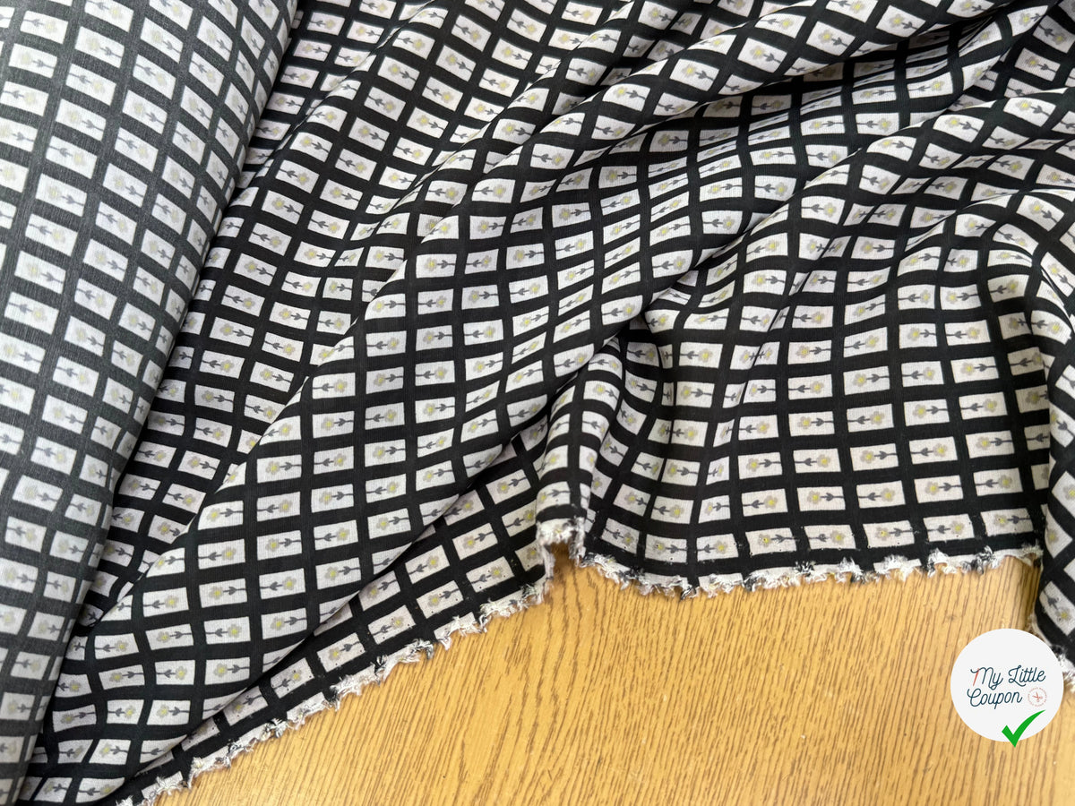 CRÊPE DE VISCOSE IMPRIMÉ SEMIS DE FLEURS FOND NOIR - My Little Coupon