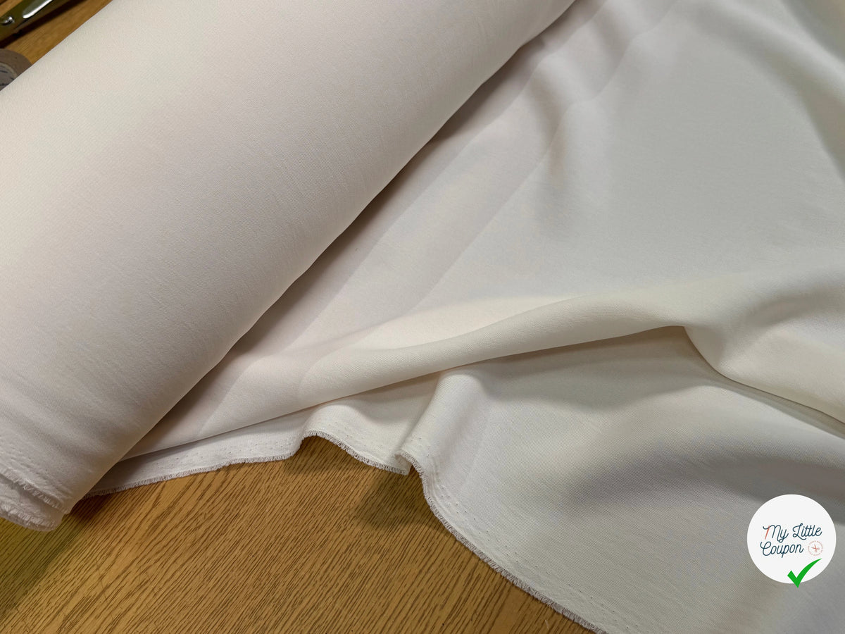 Tissu crêpe peau de pêche écru - détail du tissu