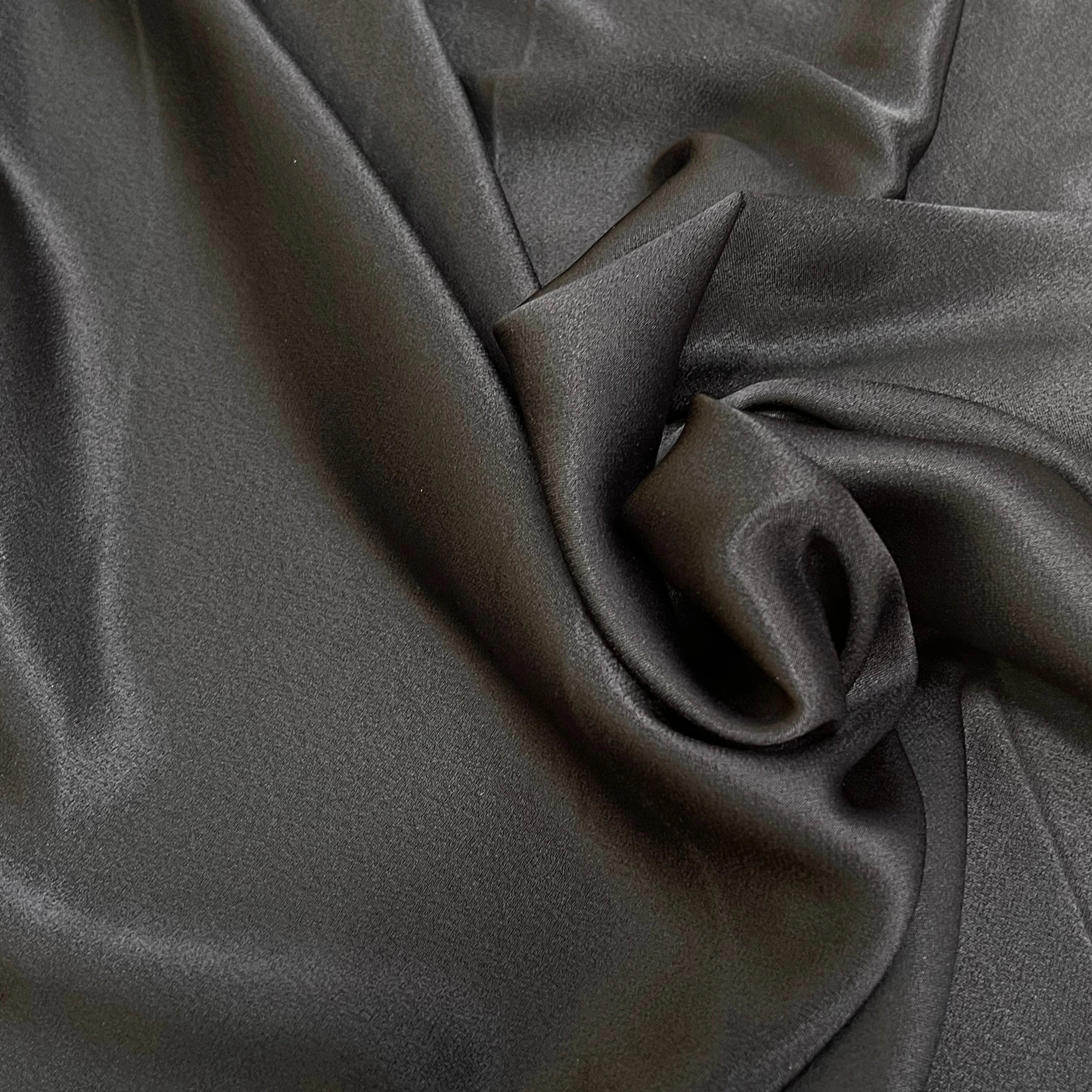 CREPE ENVERS SATIN 100% VISCOSE NOIR TOMBÉ FLUIDE - My Little Coupon