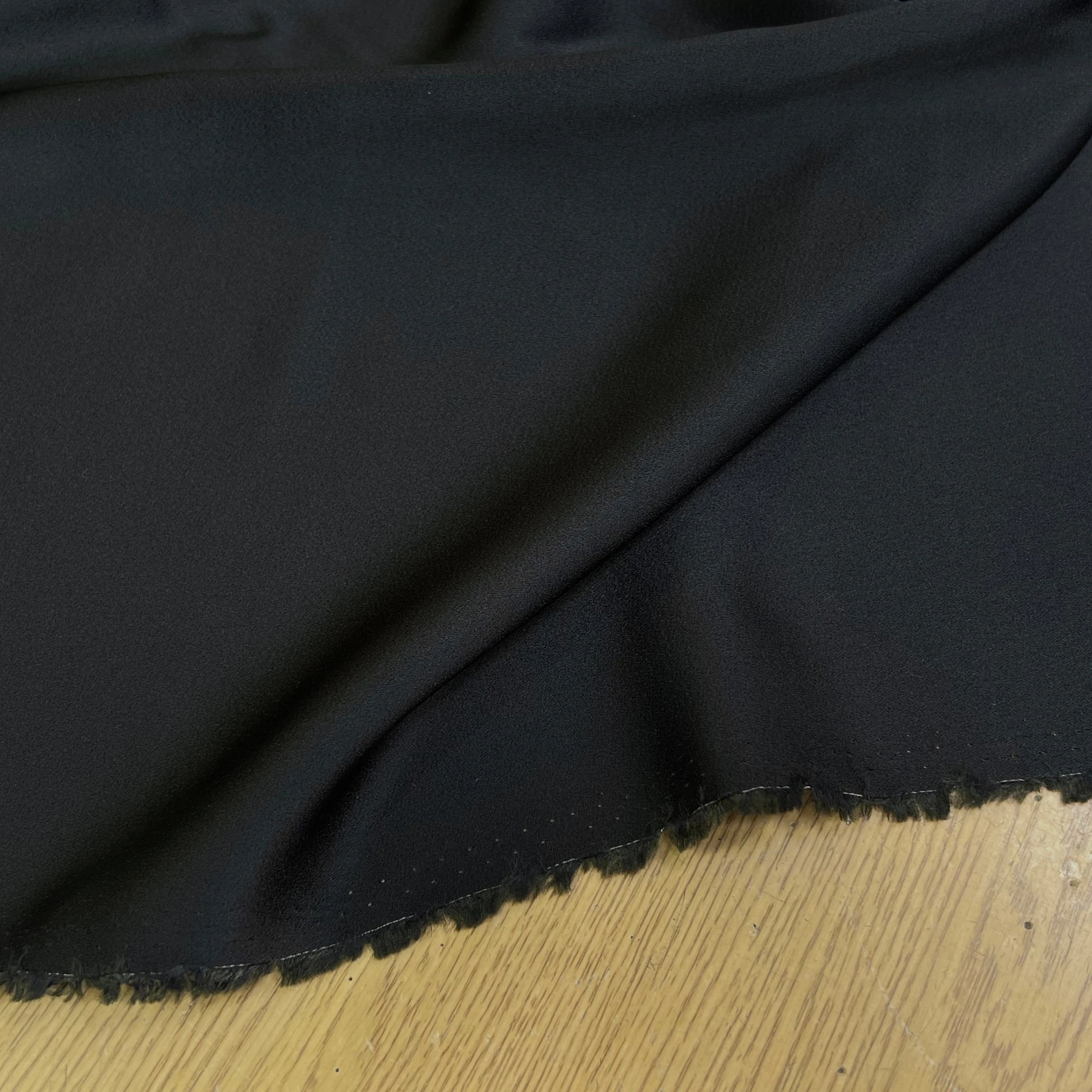 CREPE ENVERS SATIN ACETATE VISCOSE TOMBÉ CHIC NOIR 27% VISCOSE - My Little Coupon
