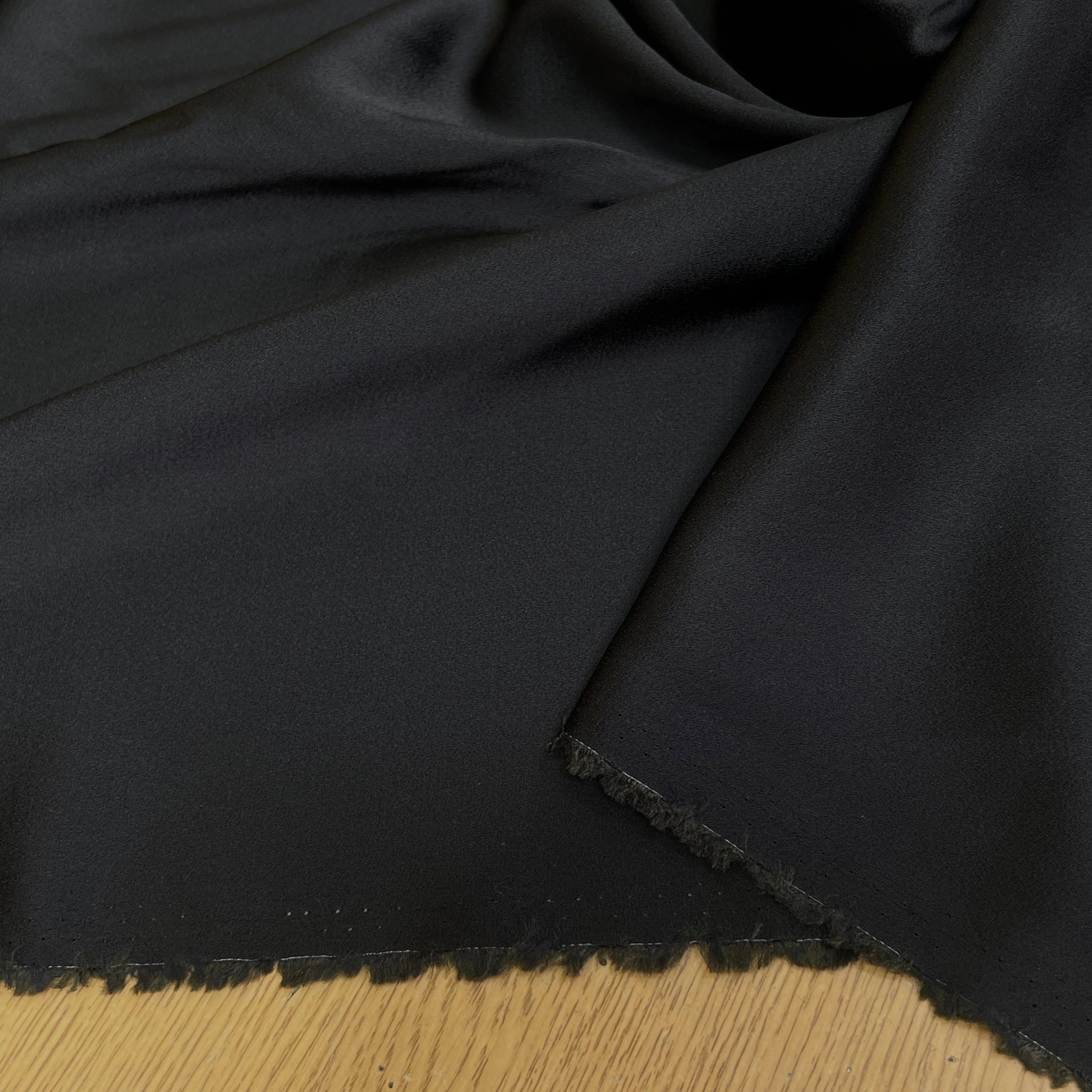 CREPE ENVERS SATIN ACETATE VISCOSE TOMBÉ CHIC NOIR 27% VISCOSE - My Little Coupon