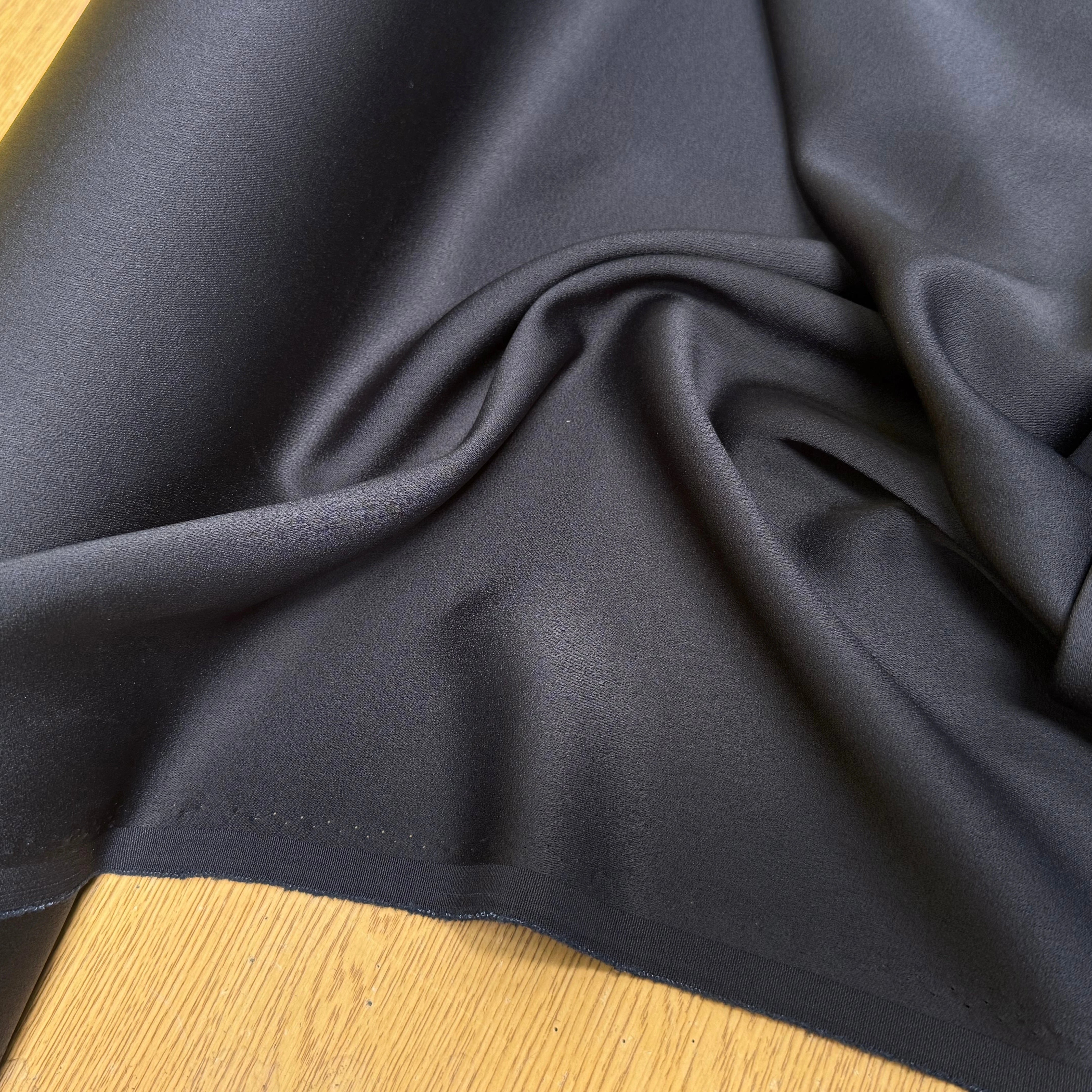 CREPE ENVERS SATIN BLEU MARINE 68% ACETATE - My Little Coupon