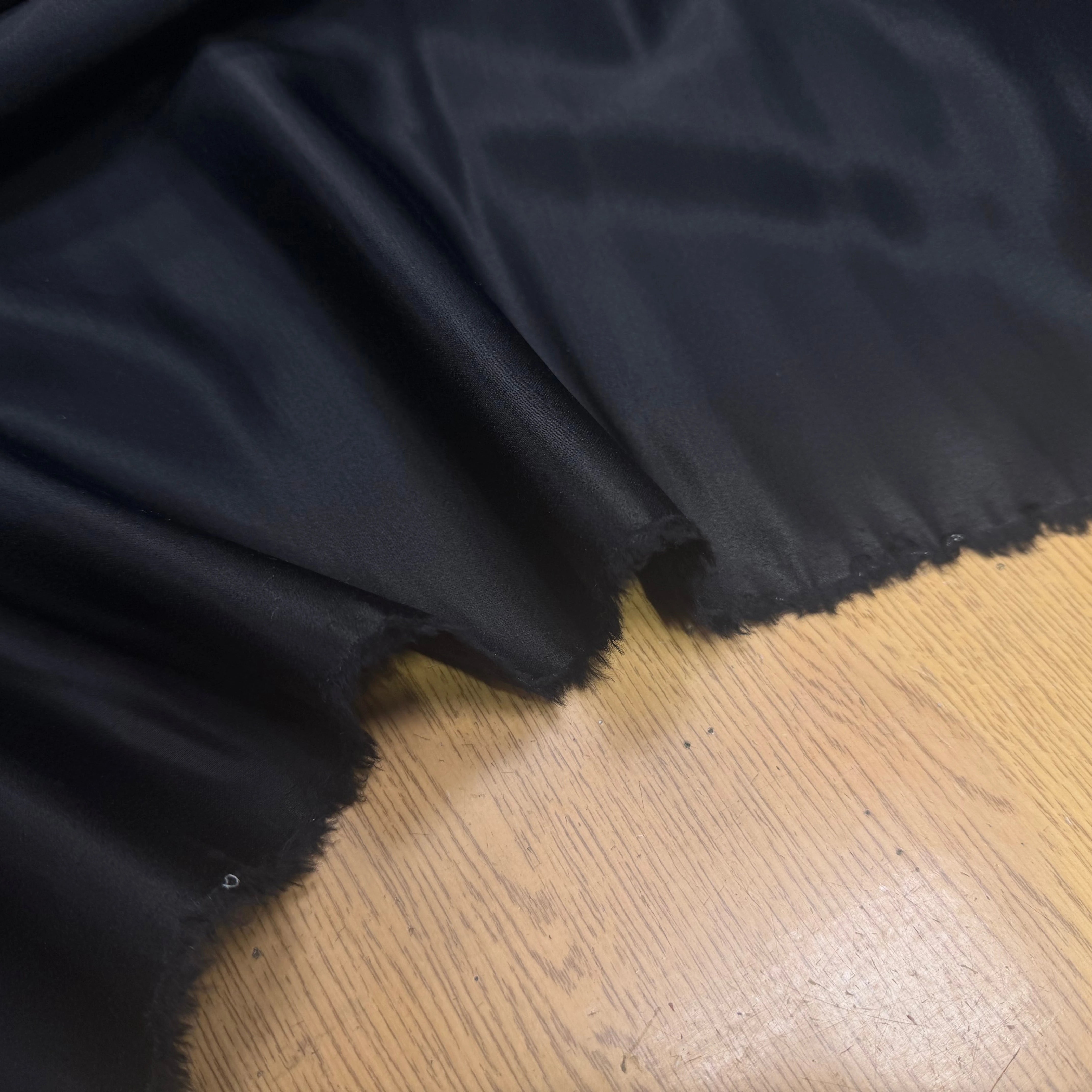 CREPE ENVERS SATIN COUTURE NOIR MAT VISCOSE 17% LAINE - My Little Coupon