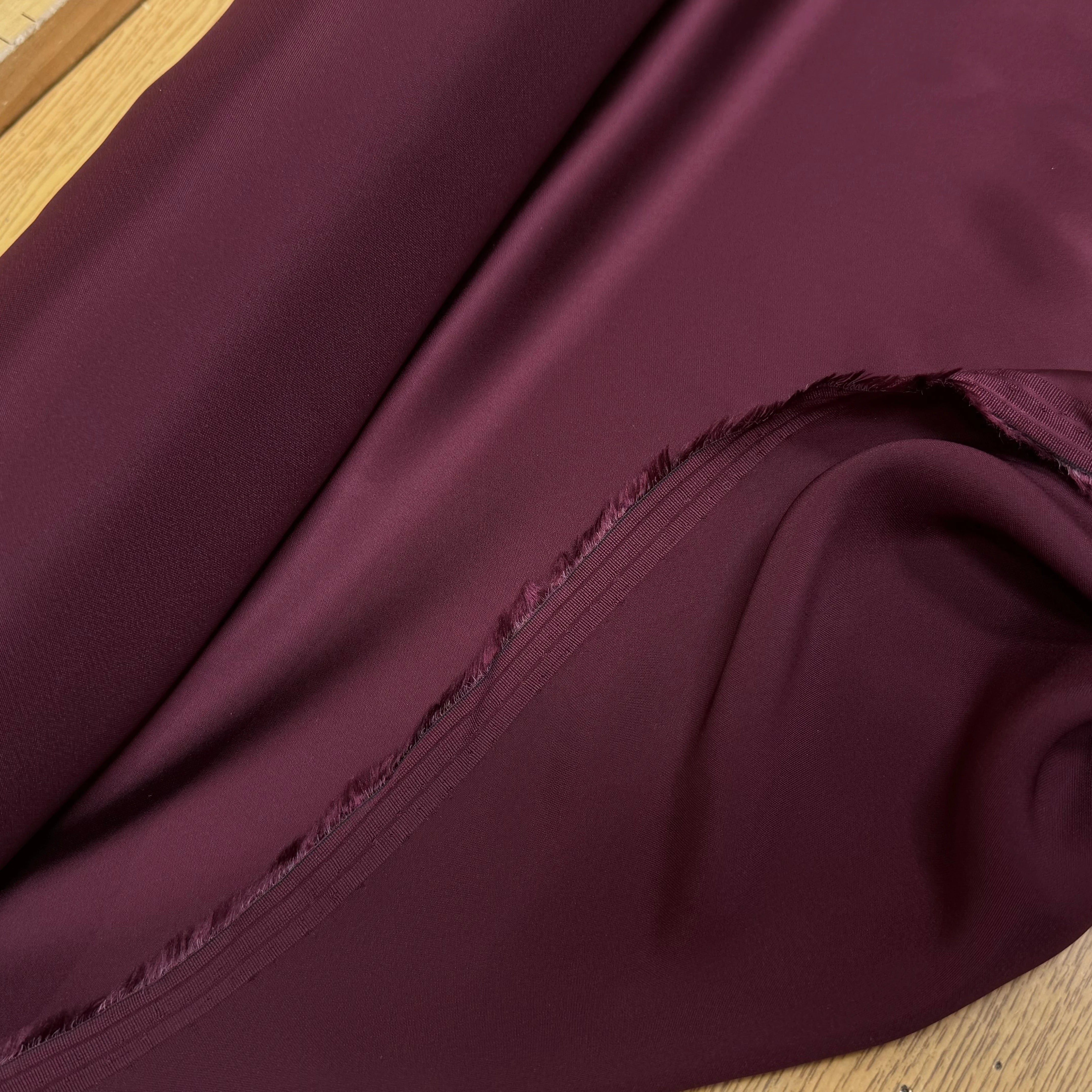 CREPE ENVERS SATIN FVISCOSE LUIDE BORDEAUX - My Little Coupon