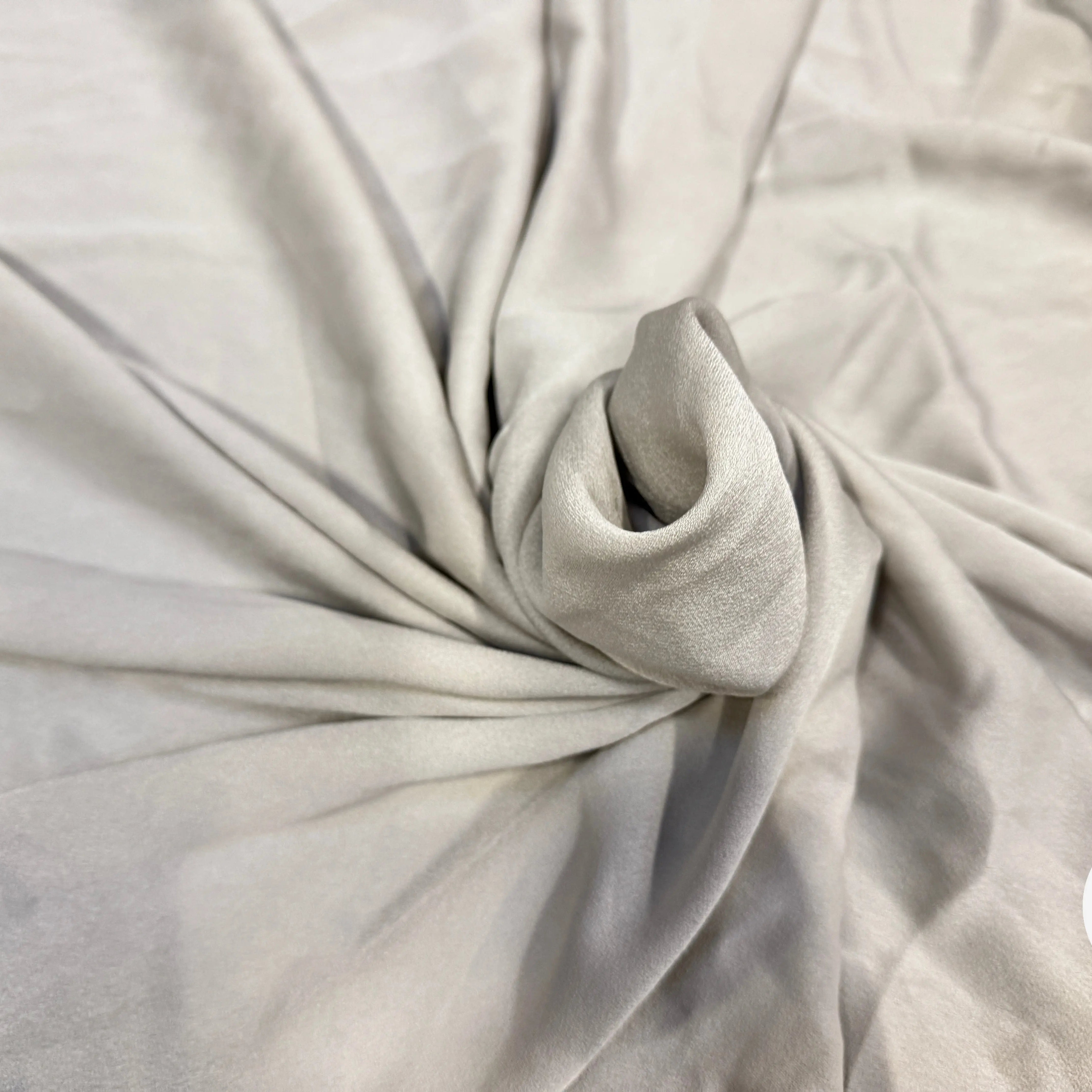 CRÊPE ENVERS SATIN LOURD ET FLUIDE COULEUR MARBRE - My Little Coupon