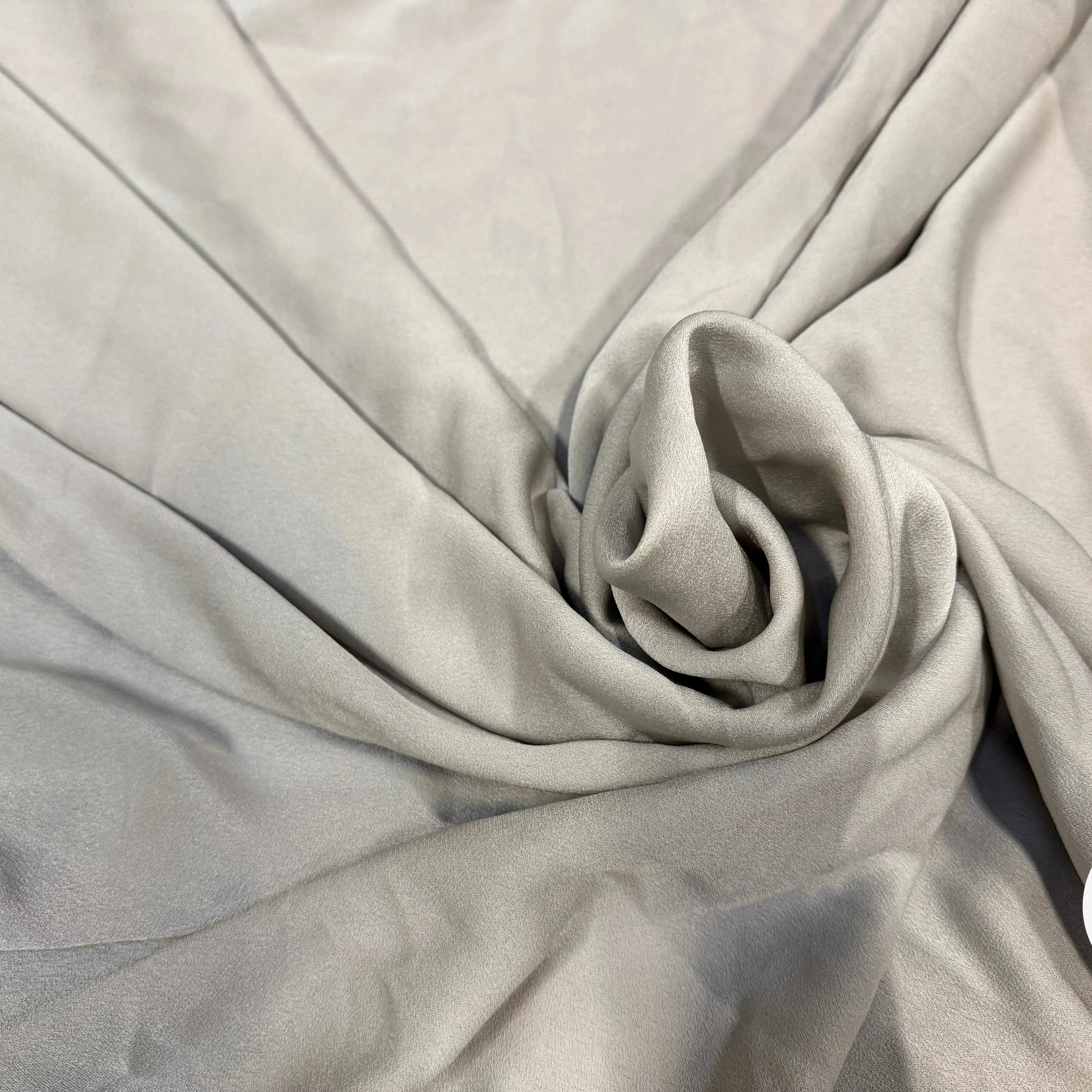 CRÊPE ENVERS SATIN LOURD ET FLUIDE COULEUR MARBRE - My Little Coupon